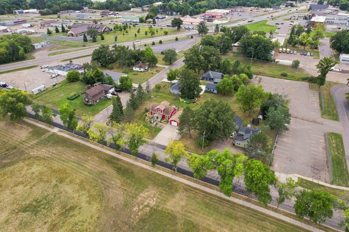 525 Maple Ave E, Mora, MN 55051