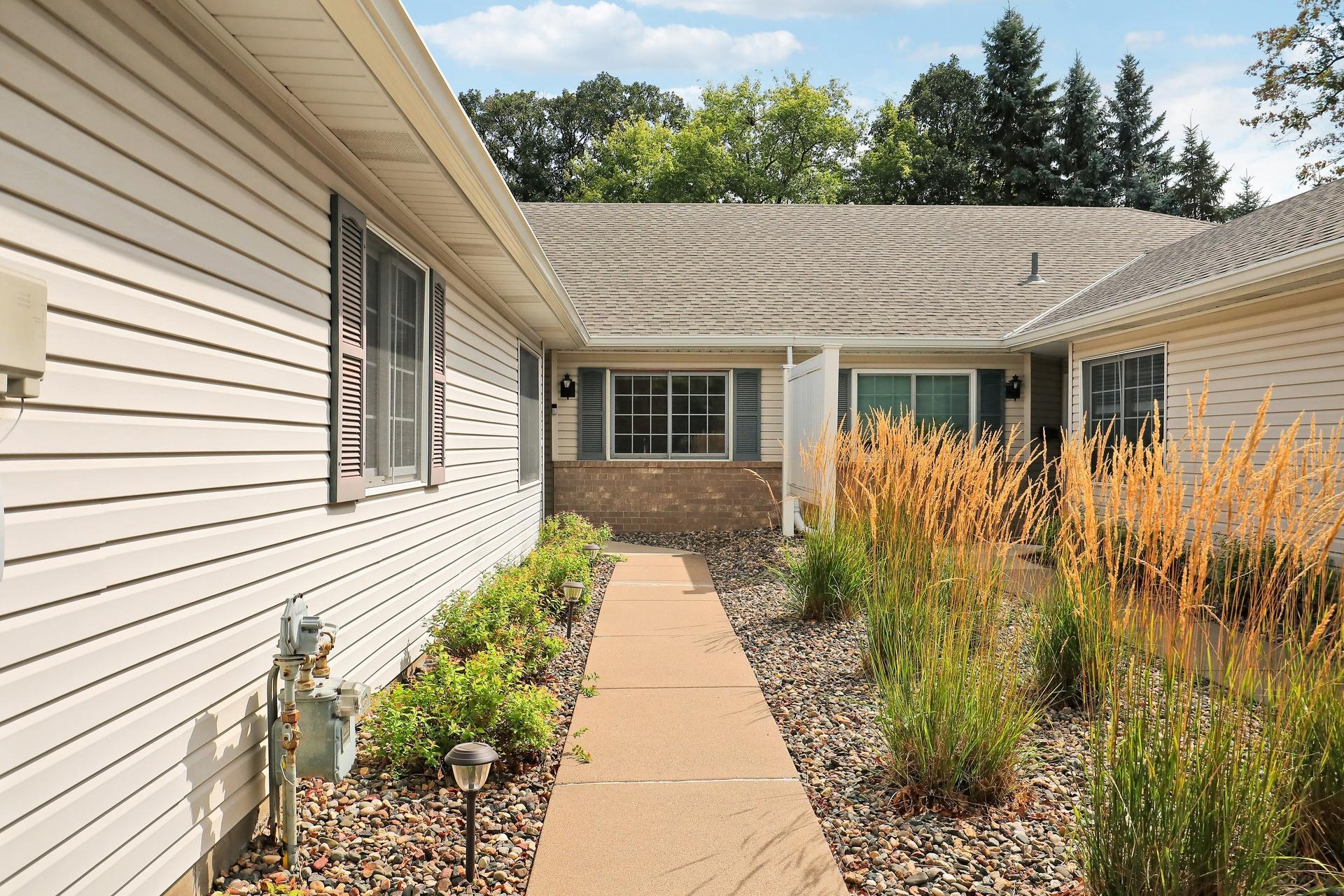8953 Thomas Ln, Woodbury, MN 55125