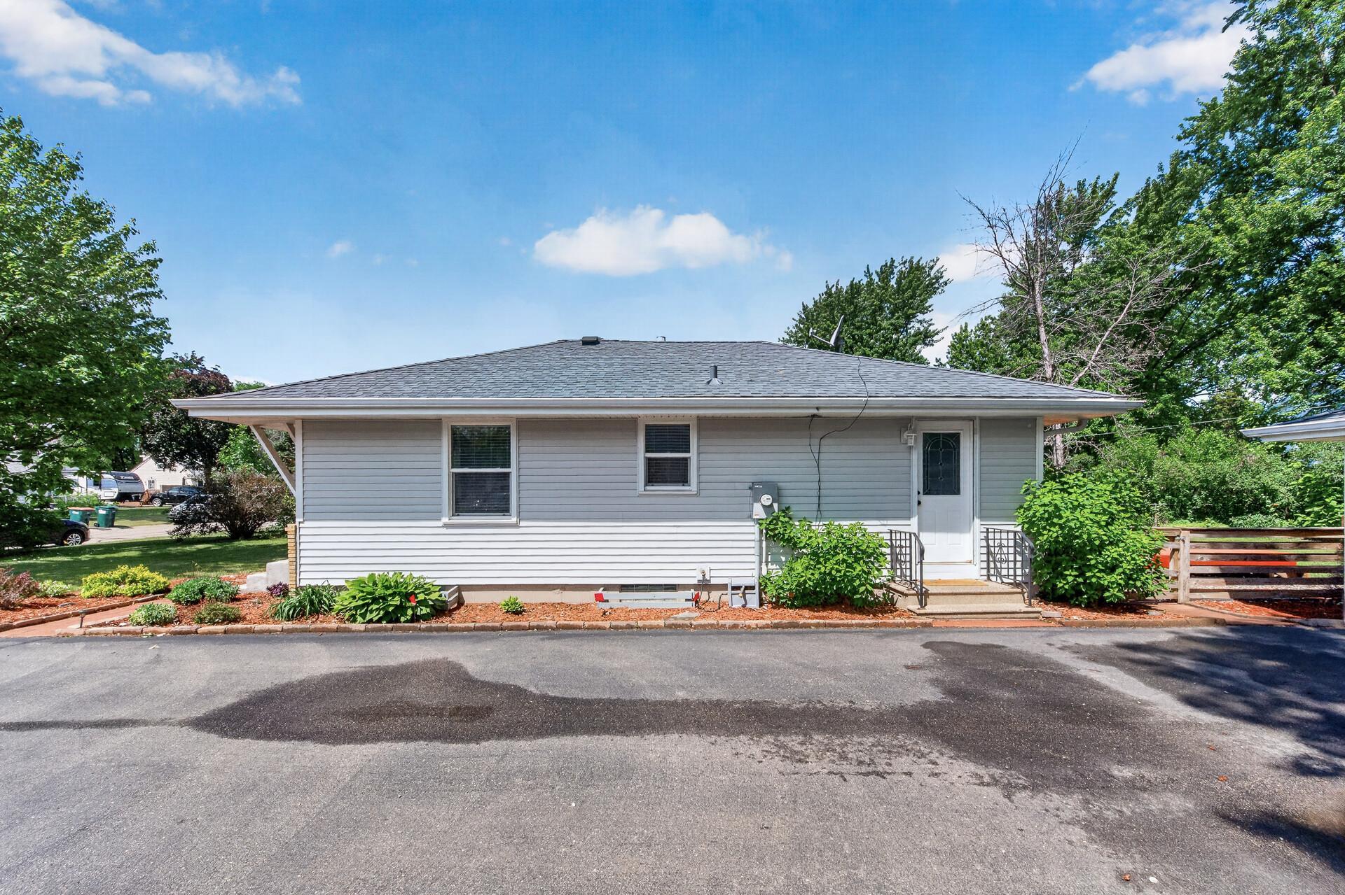 211 92nd Ave NE, Blaine, MN 55434
