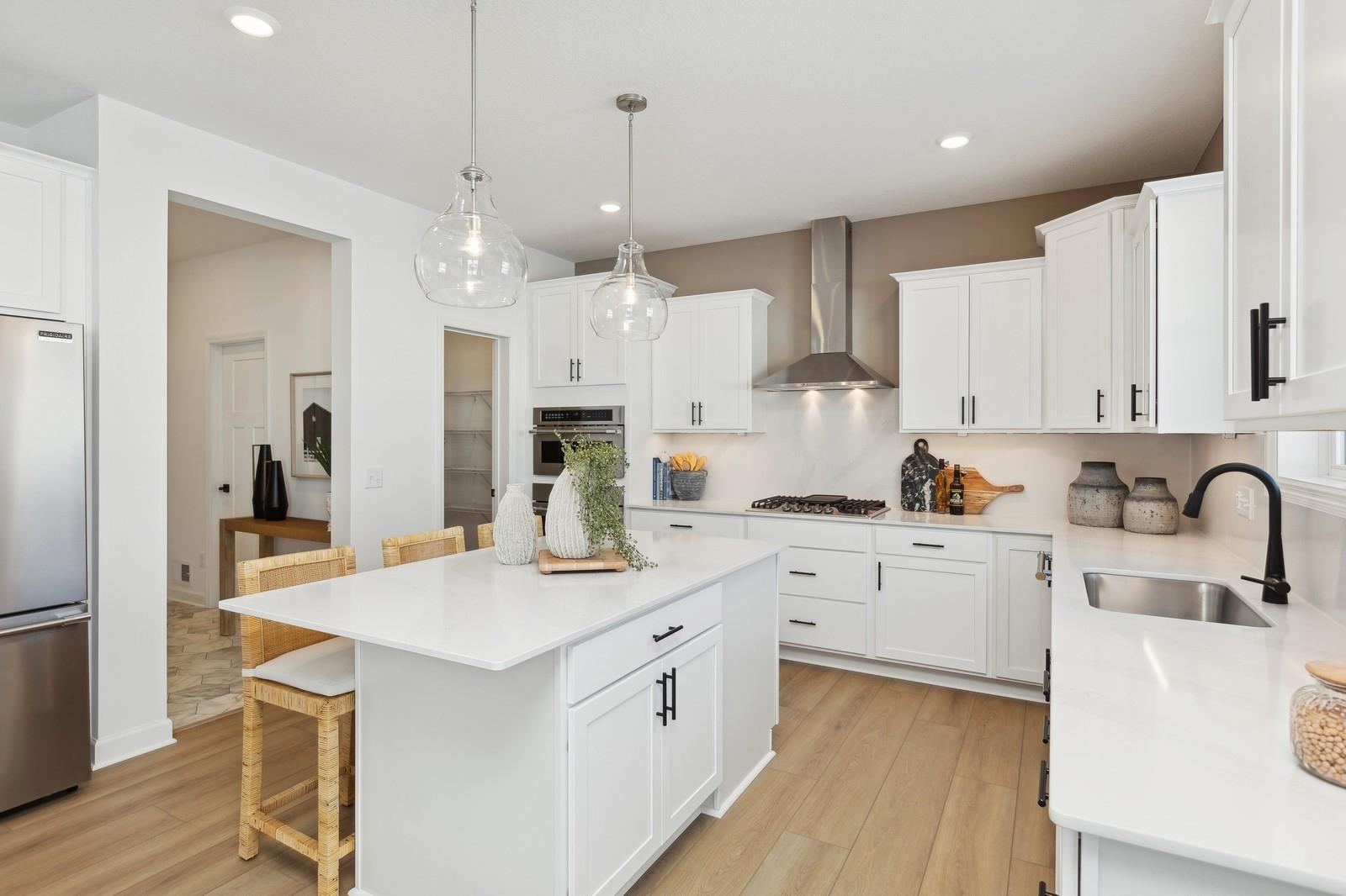 2572 Rock Elm Rd, Shakopee, MN 55379