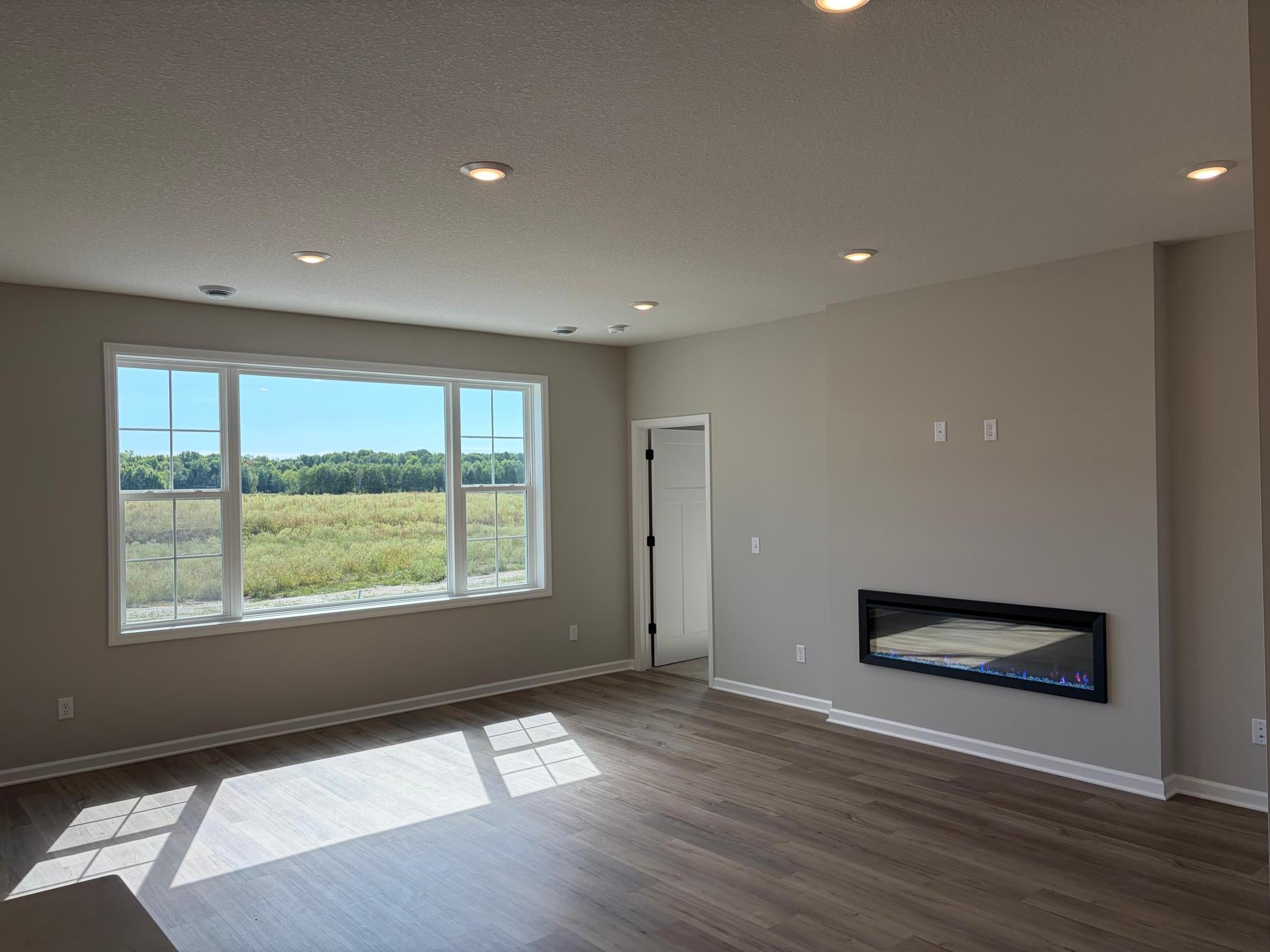 8199 Haywood Dr, Lino Lakes, MN 55014