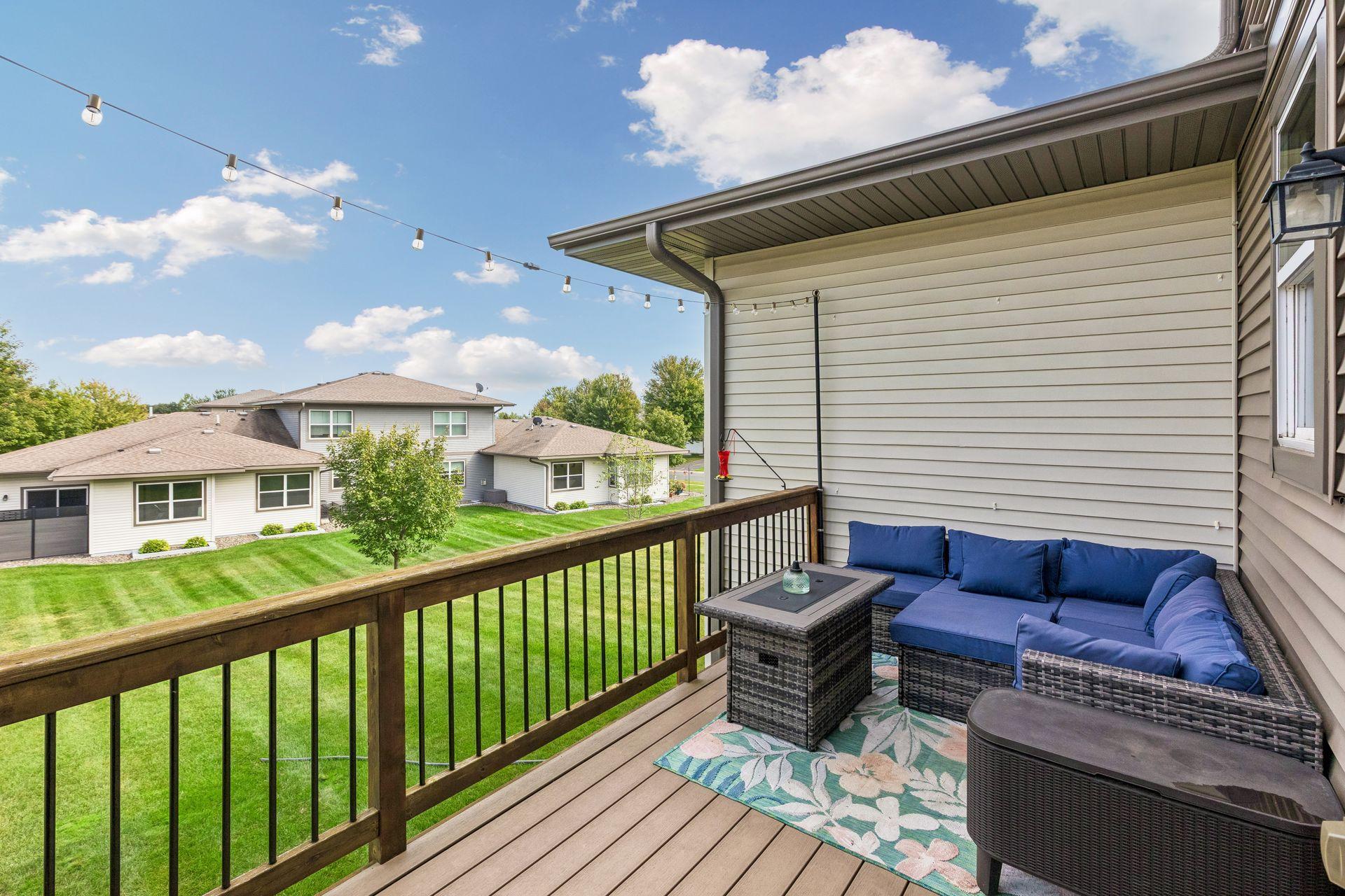 1226 Vernon Dr, Carver, MN 55315