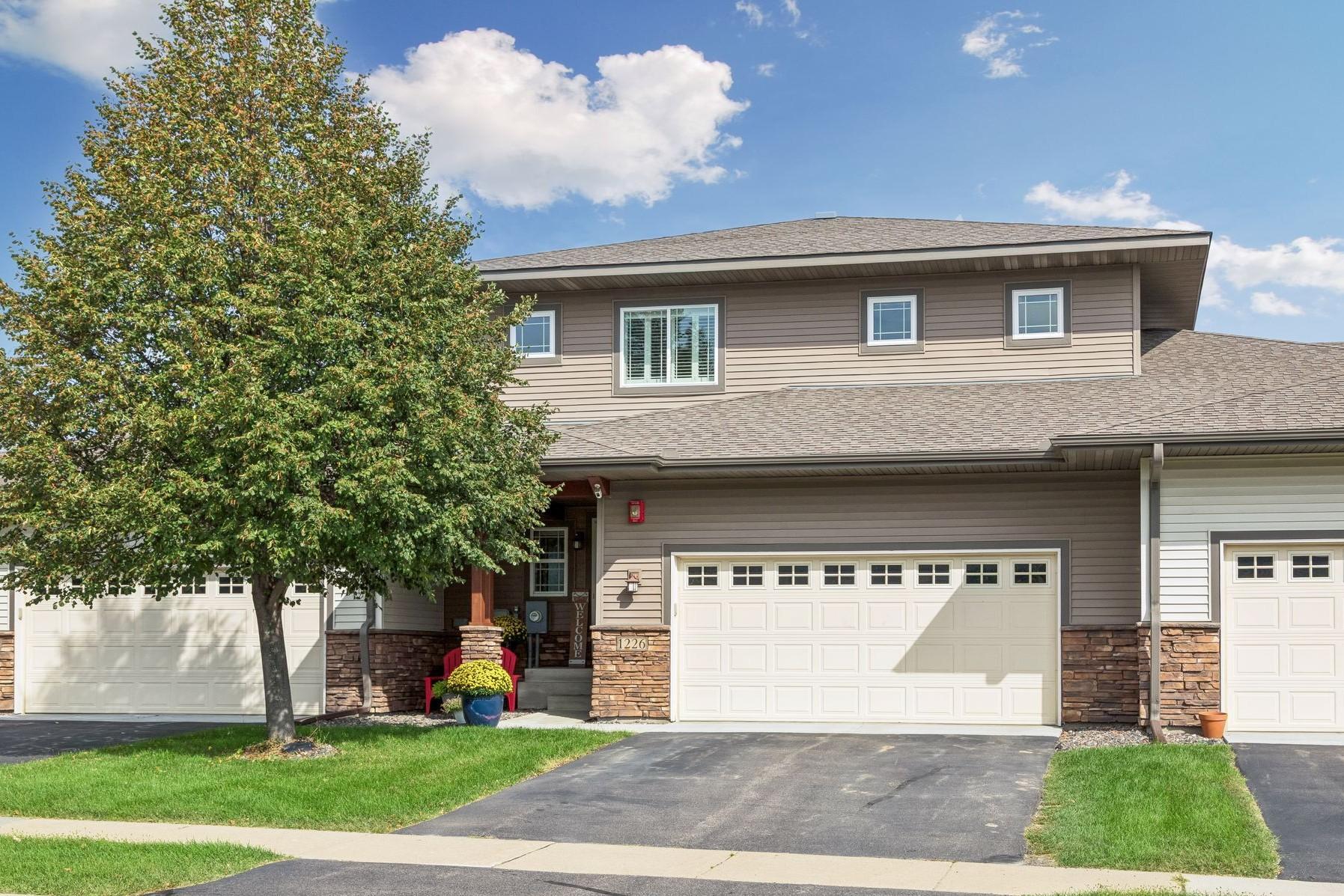 1226 Vernon Dr, Carver, MN 55315