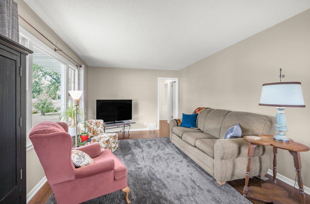 7208 Florida Ave N, Brooklyn Park, MN 55428