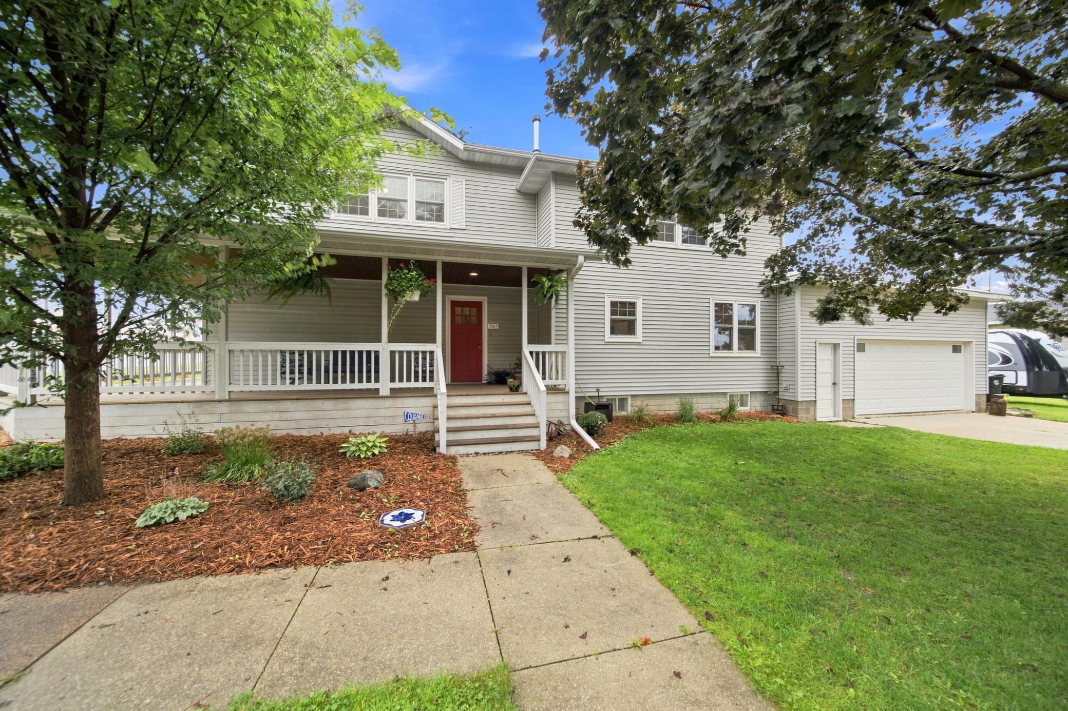 202 Maple St S, Mabel, MN 55954