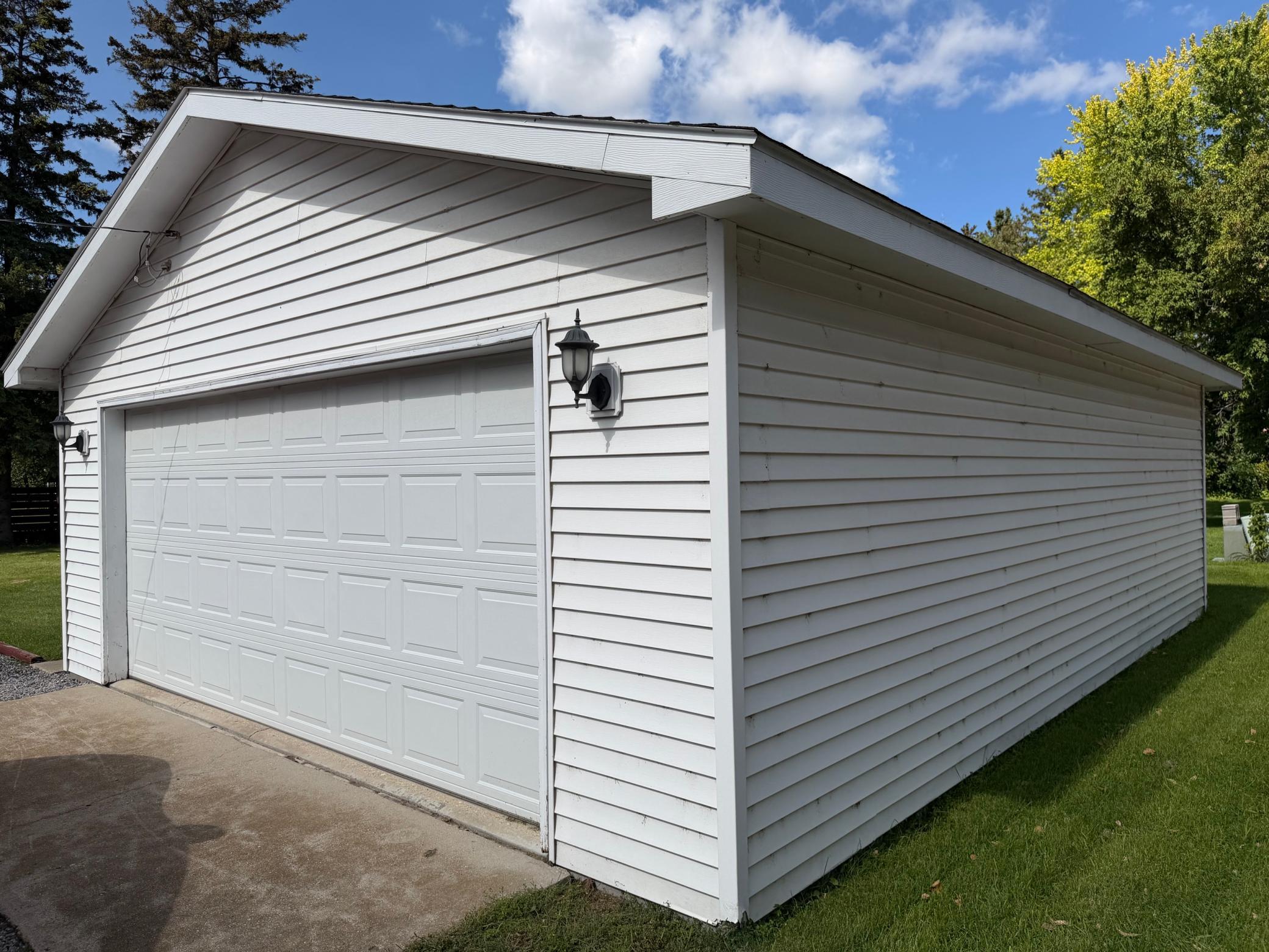 501 Center St E, Roseau, MN 56751