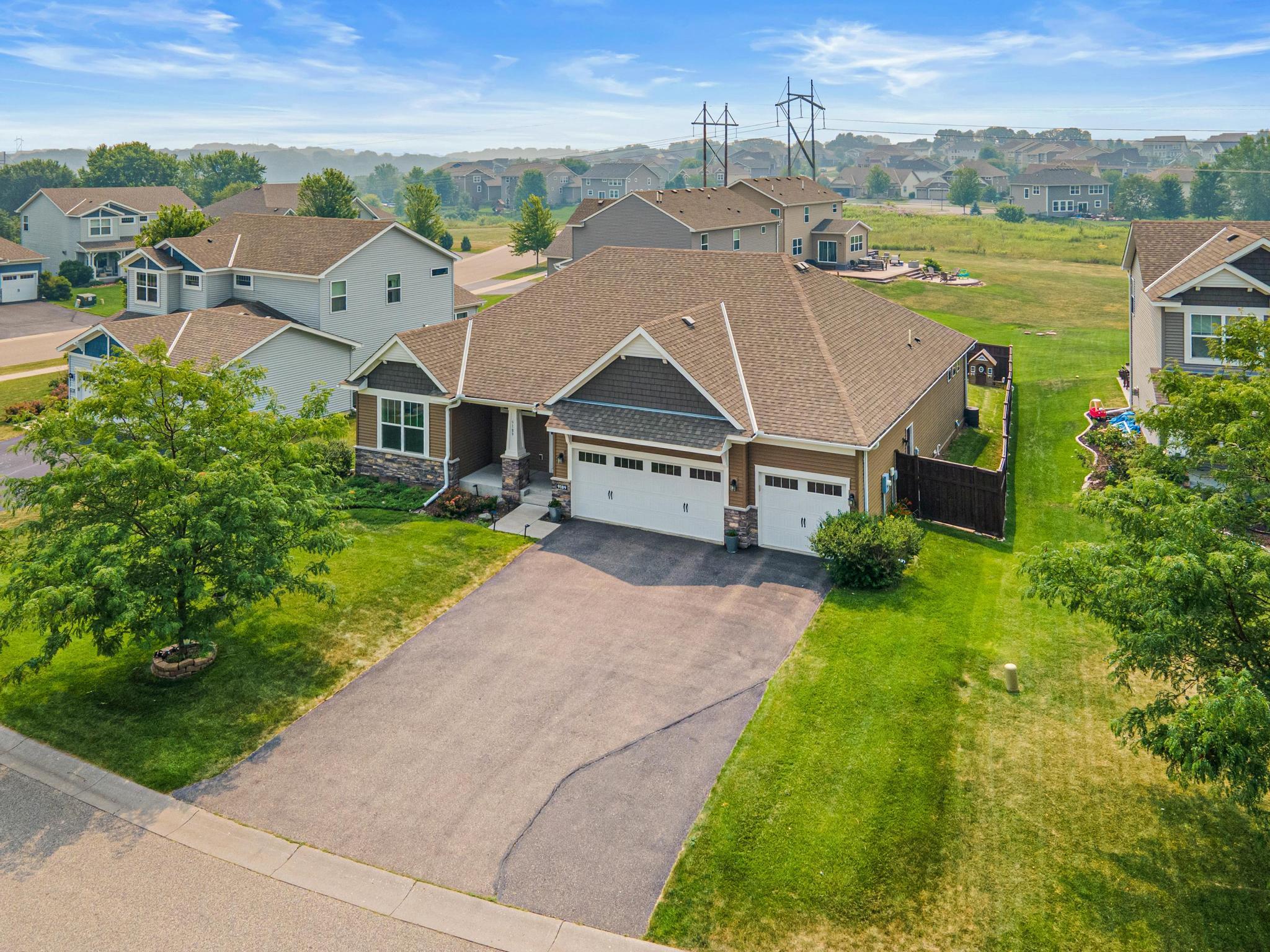 9189 Plymouth Rd, Woodbury, MN 55129