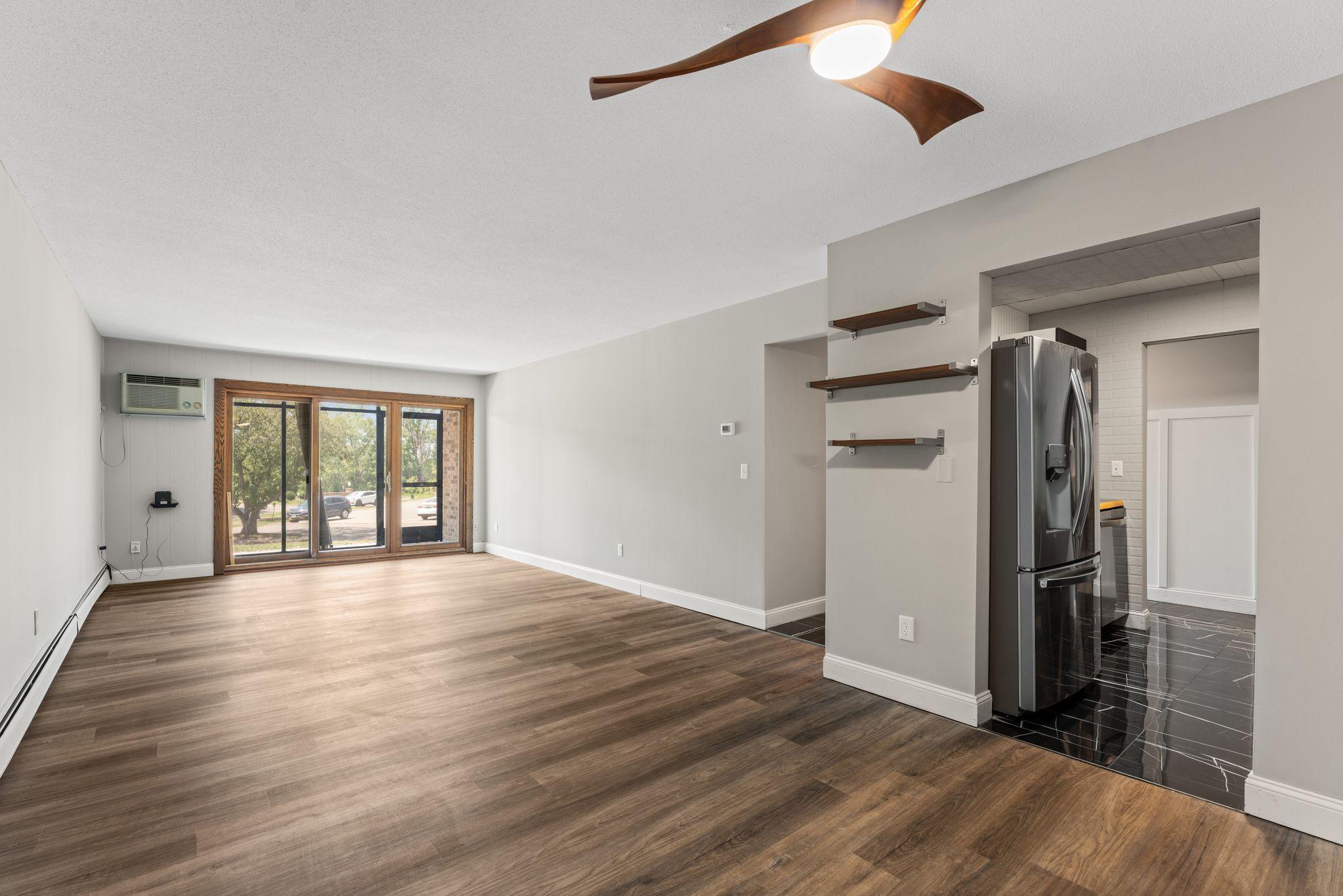 2700 Oxford St N #101, Roseville, MN 55113