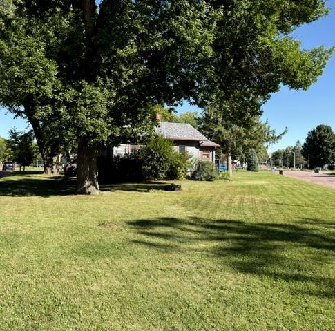 845 12th St, Windom, MN 56101