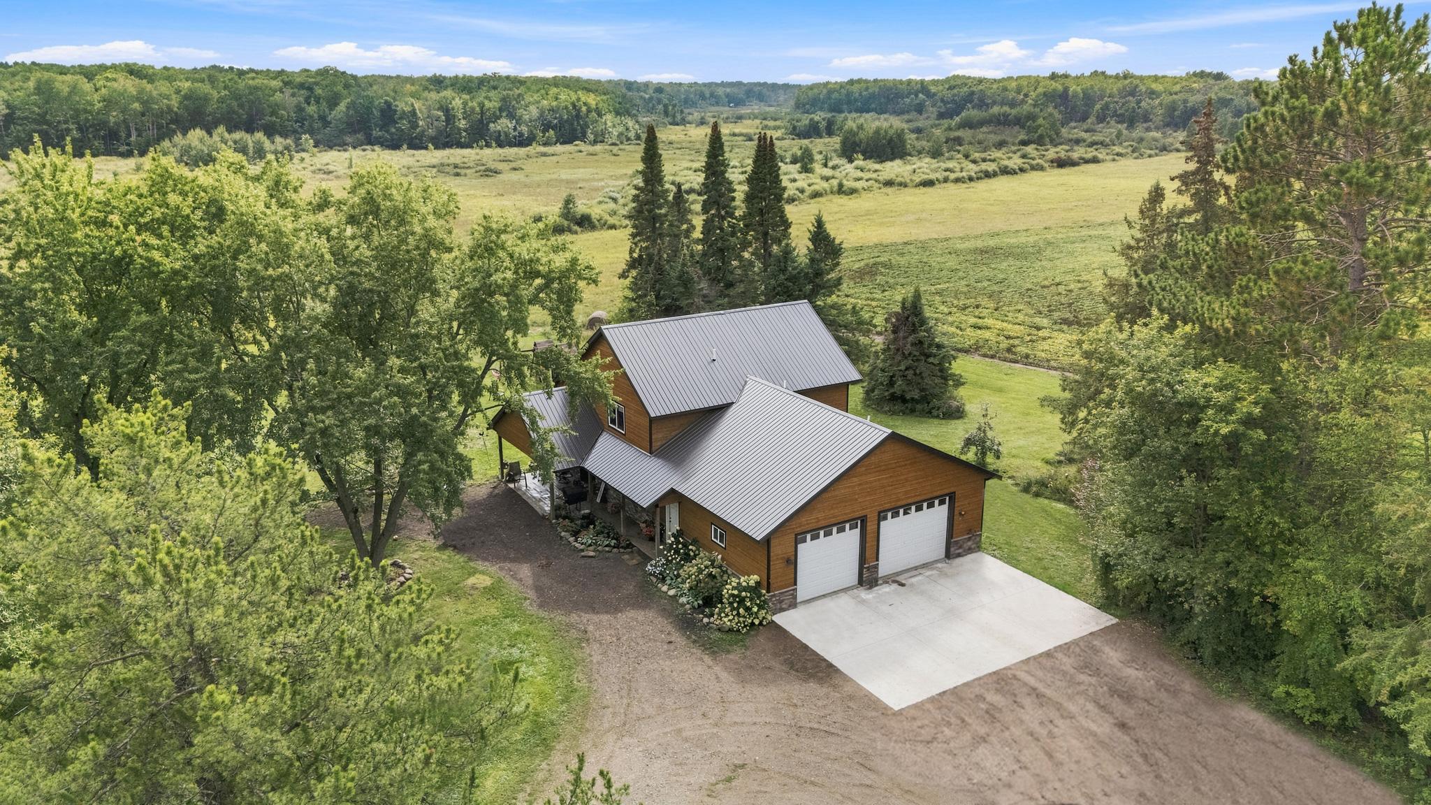 3331 Sunset St, Hinckley, MN 55037
