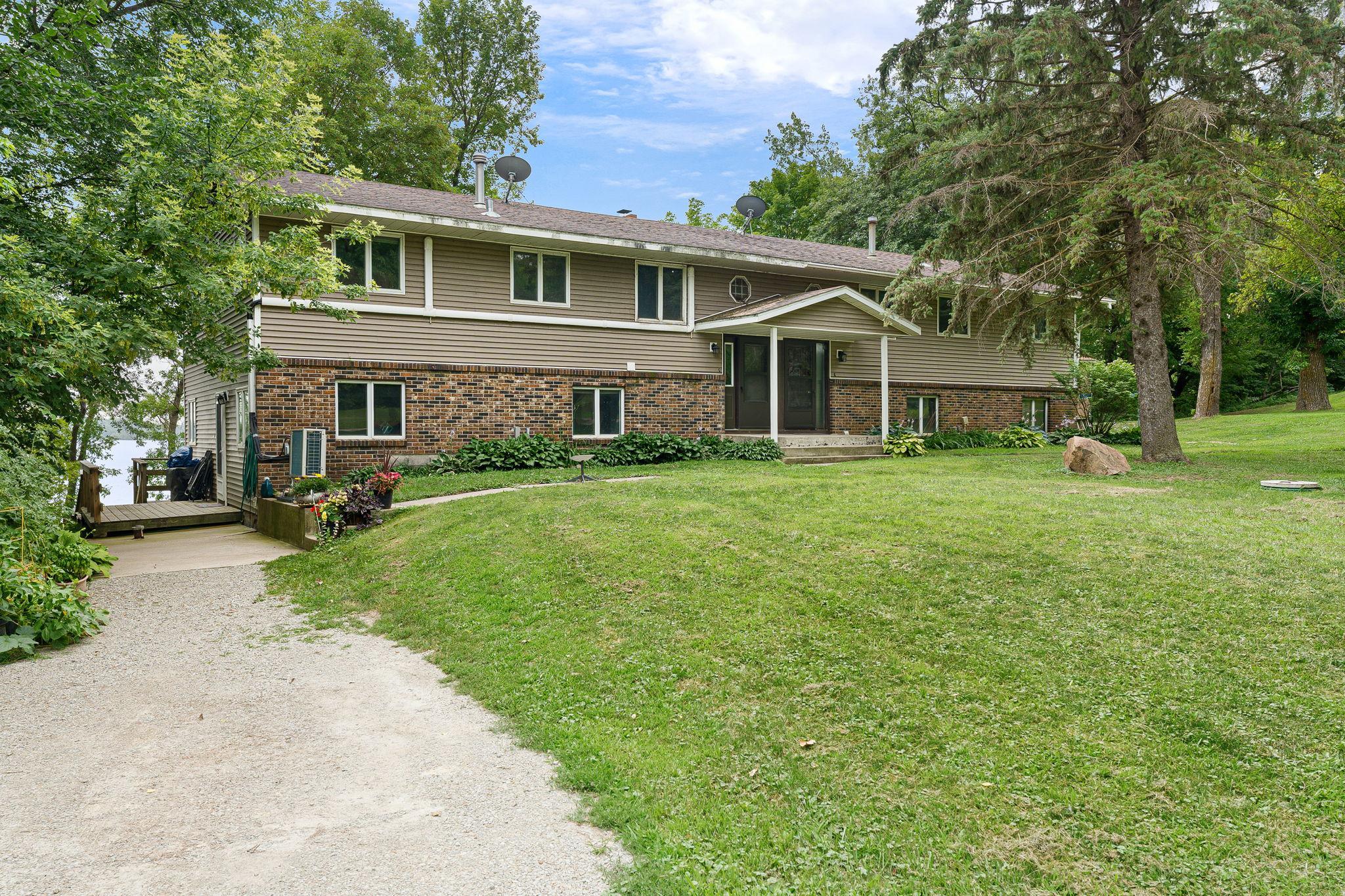 6950 French Lake Ct, Faribault, MN 55021