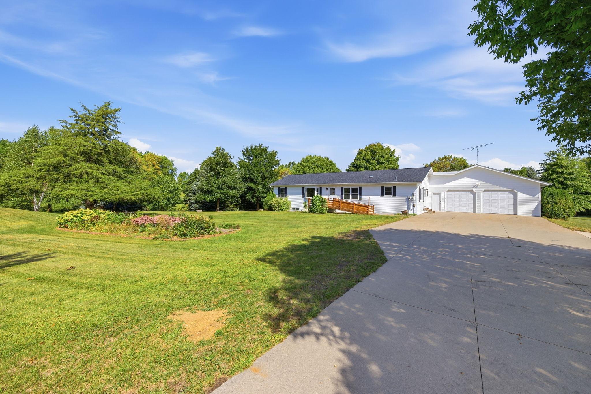 2048 Division St E, Buffalo, MN 55313