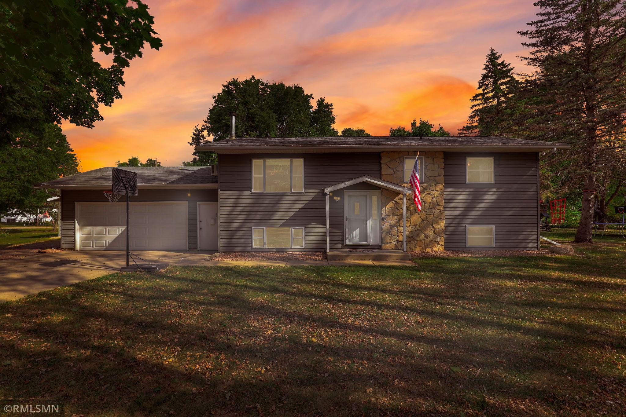 4934 Bluehill Cir, South Haven, MN 55382
