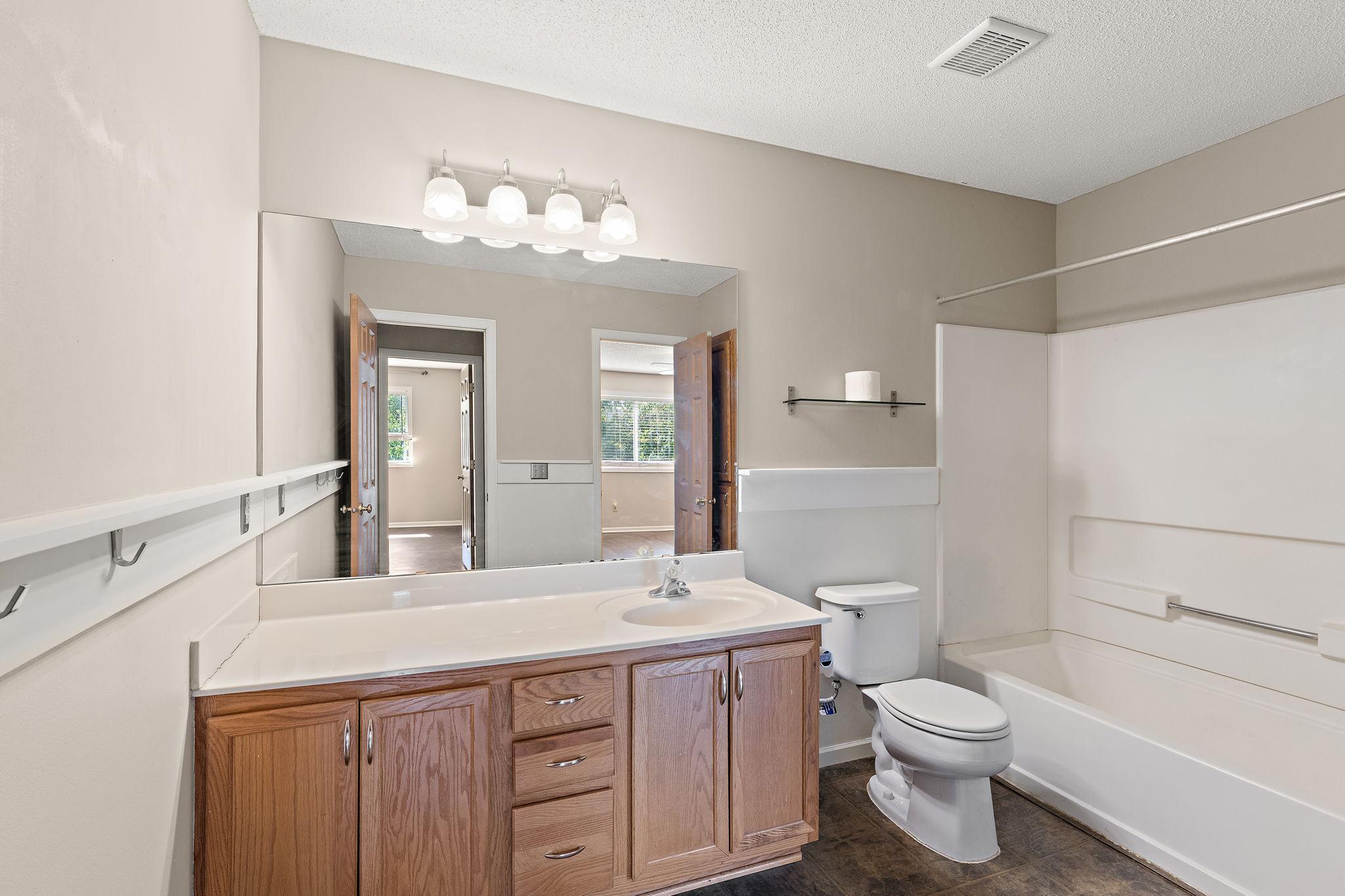 577 Woodduck Dr #K, Woodbury, MN 55125