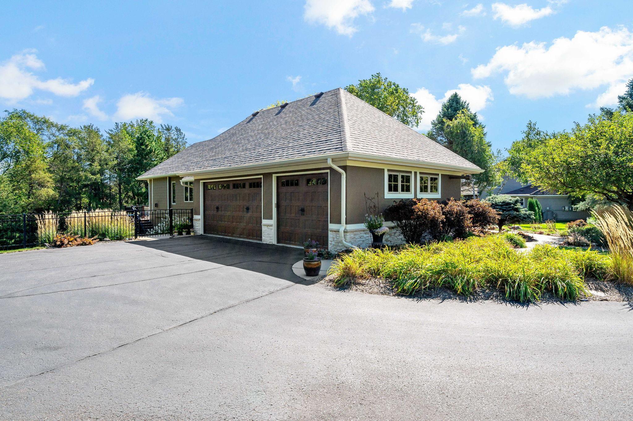 9576 51st St N, Lake Elmo, MN 55042