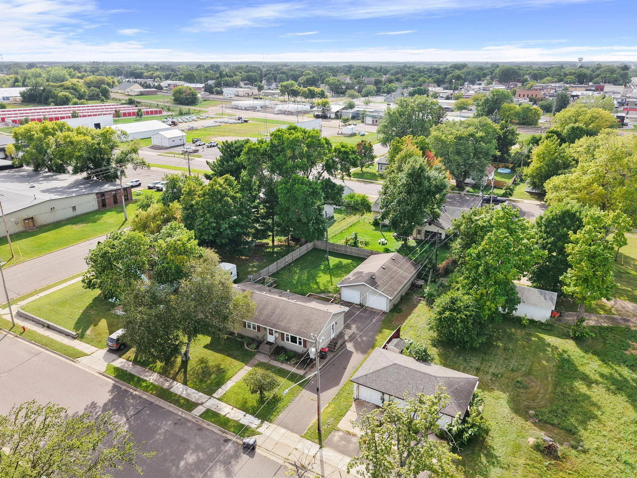 135 Davis St S, Cambridge, MN 55008