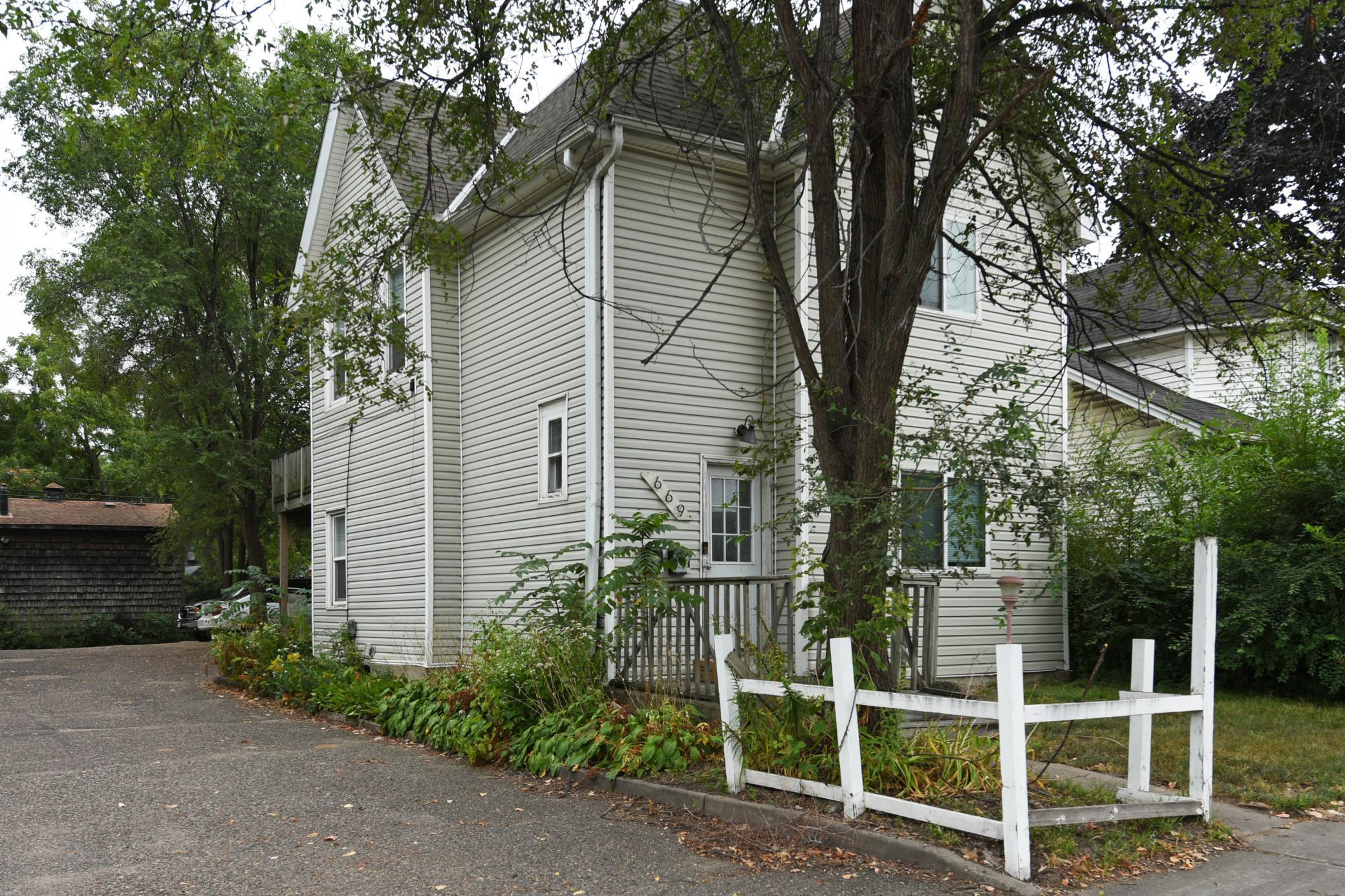 669 Old Highway 8 NW, New Brighton, MN 55112