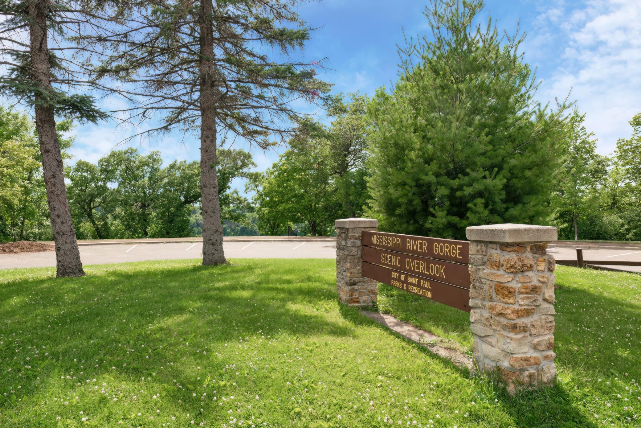 2194 Stanford Ave, Saint Paul, MN 55105