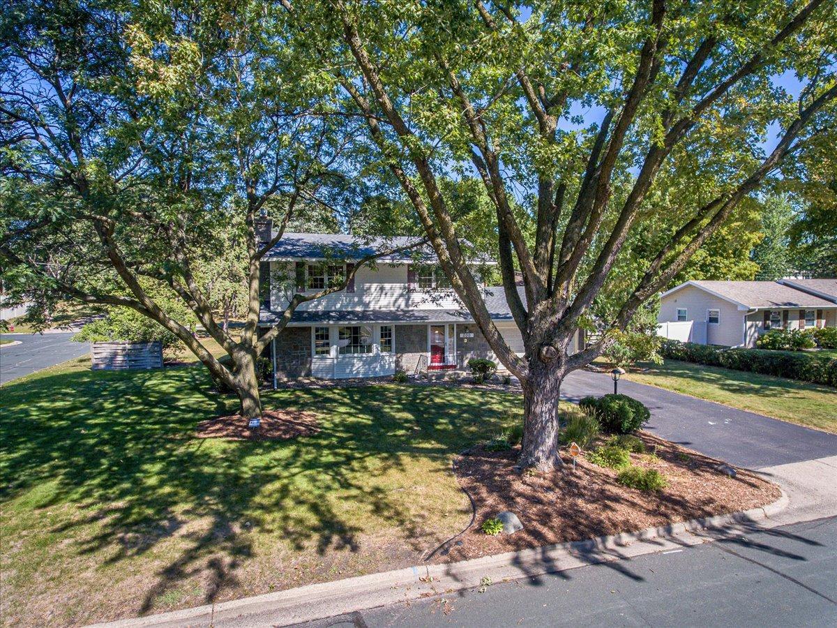 200 Harold Dr, Burnsville, MN 55337
