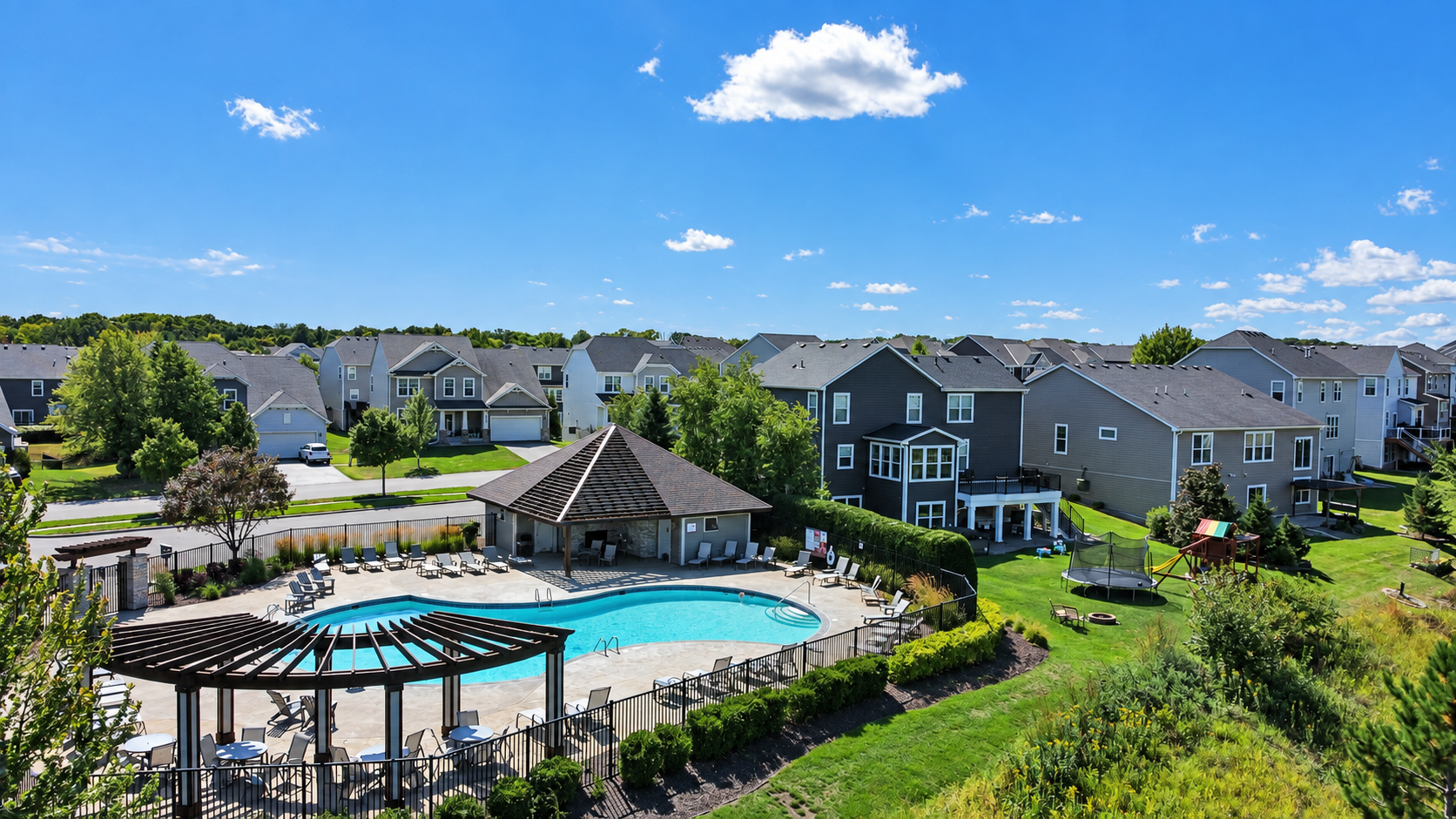 9216 Lighthouse Ln, Woodbury, MN 55129