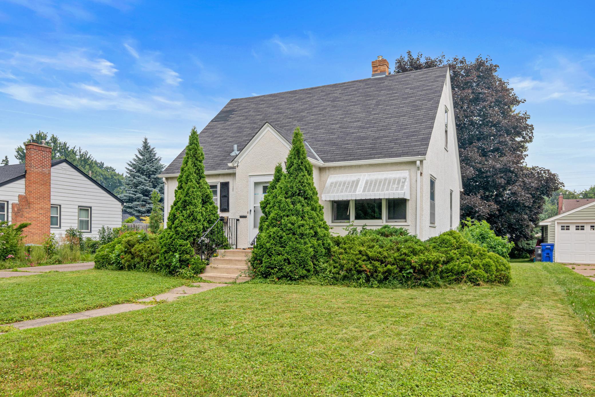 1394 Mackubin St, Saint Paul, MN 55117