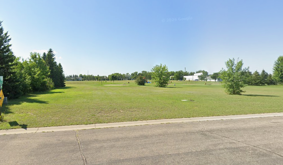 622 6th St NE, Perham, MN 56573
