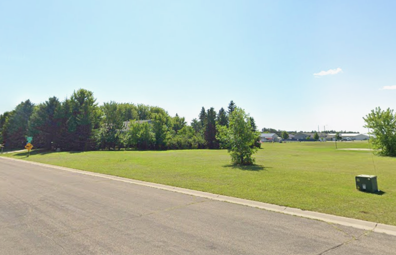 622 6th St NE, Perham, MN 56573