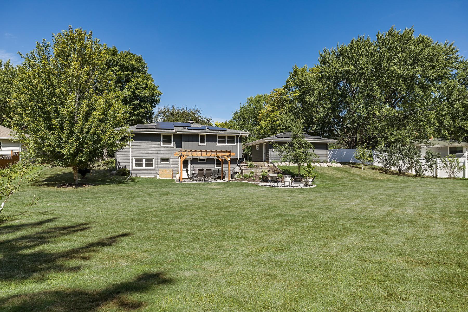 13301 Windyhill Rd, Minnetonka, MN 55305