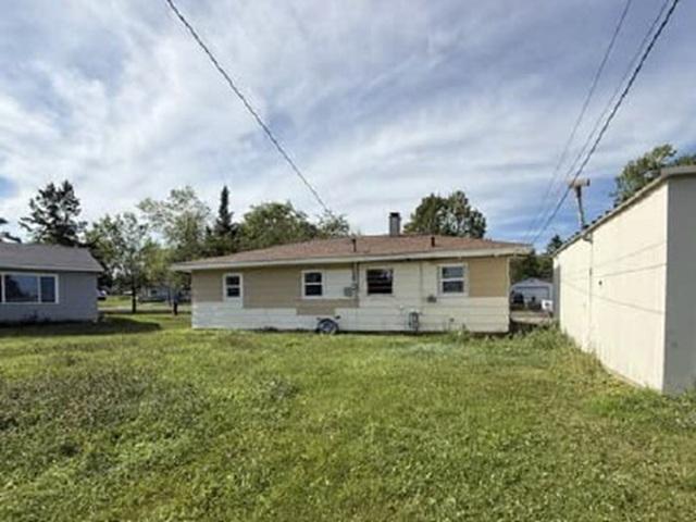 47 Edwards Dr, Silver Bay, MN 55614