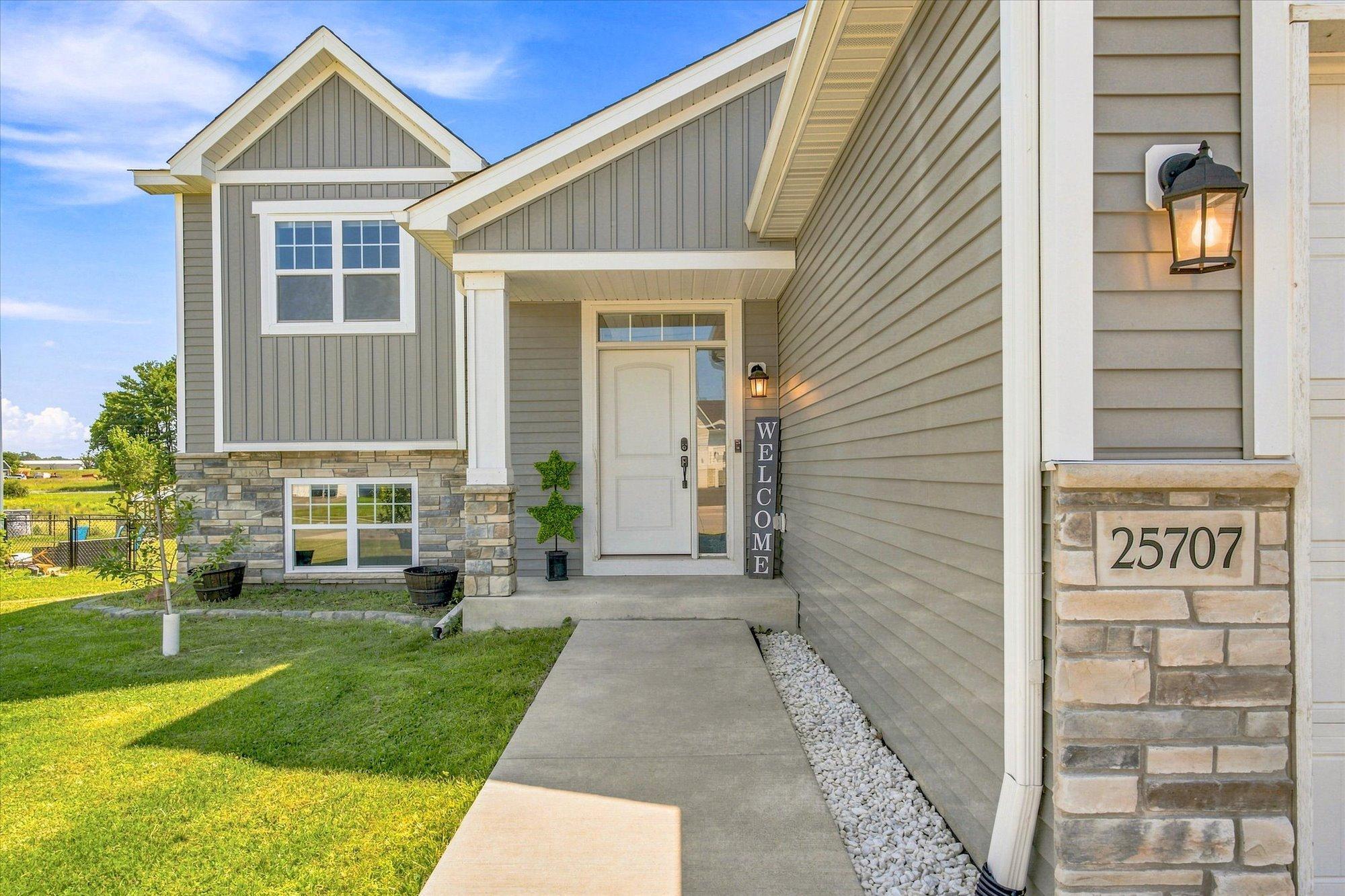 25707 Euclid Ave, Wyoming, MN 55092