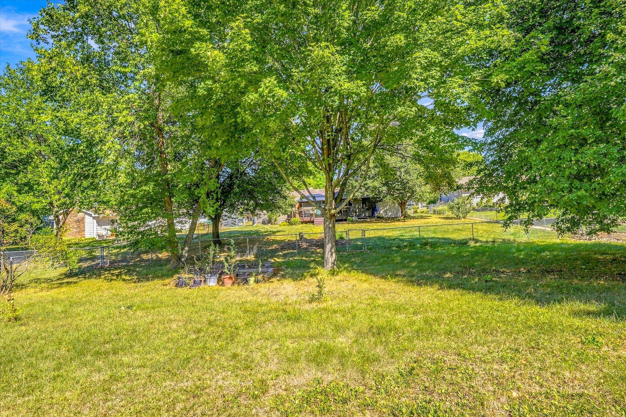 1721 Deerwood Dr, Eagan, MN 55122