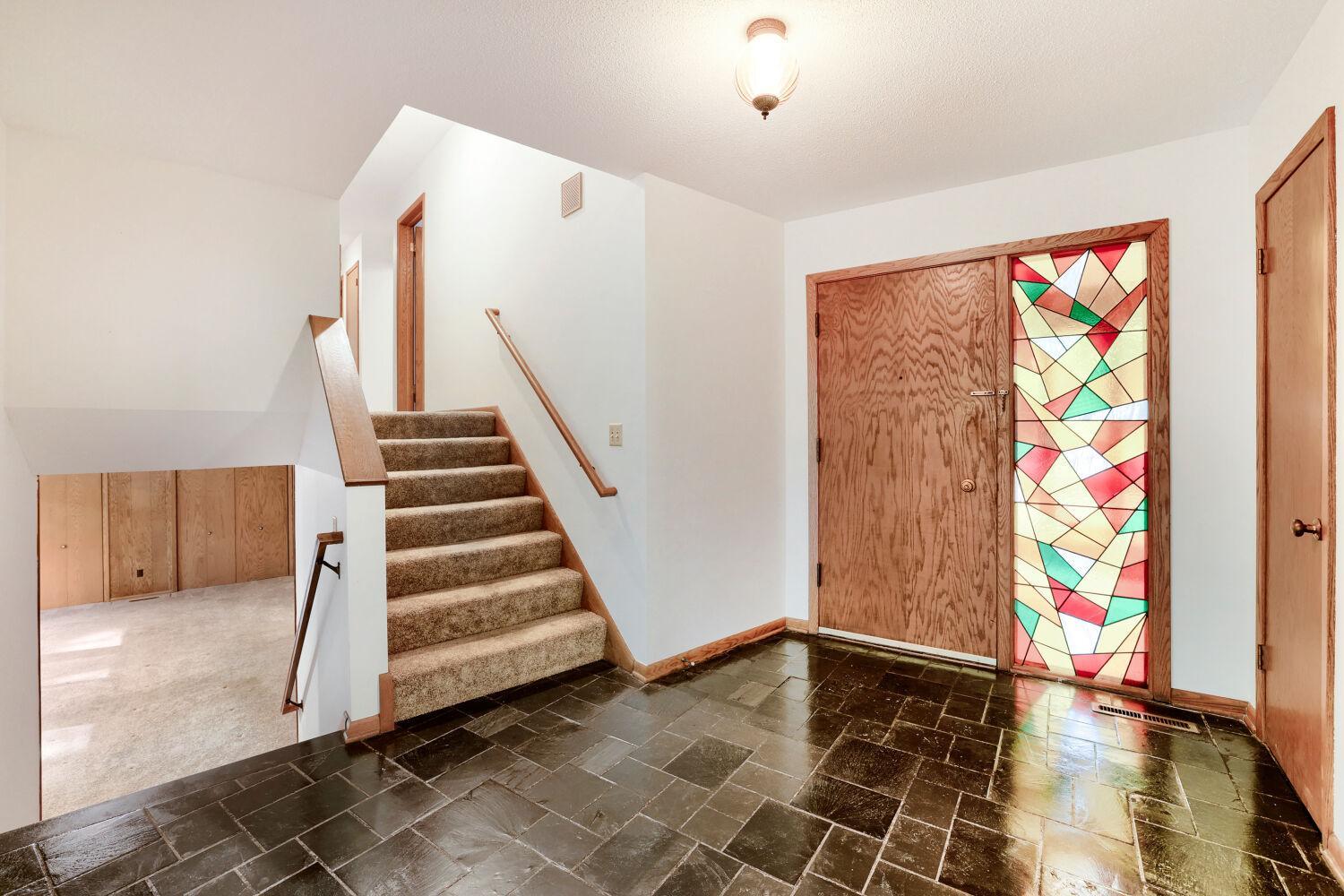 1200 Falls View Ct, Mendota Heights, MN 55118