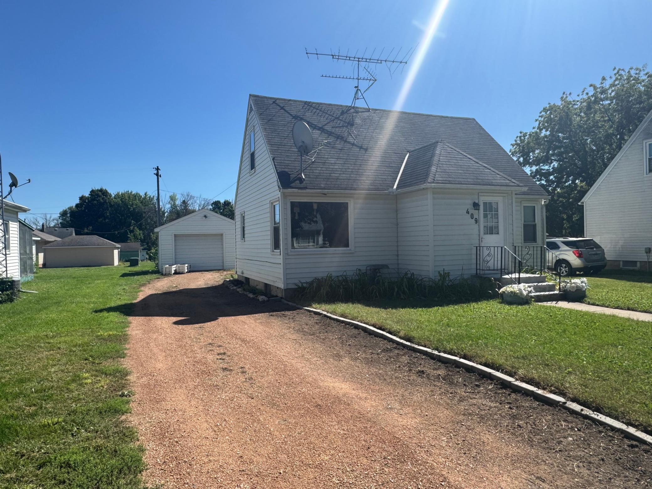 409 S 5th St, Le Sueur, MN 56058