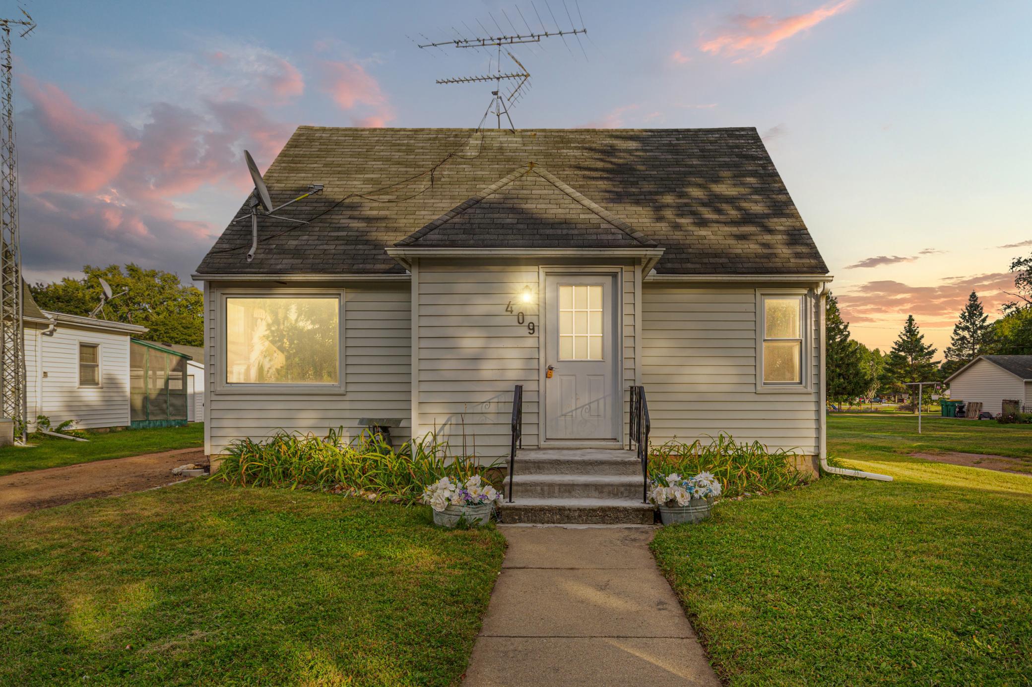 409 S 5th St, Le Sueur, MN 56058