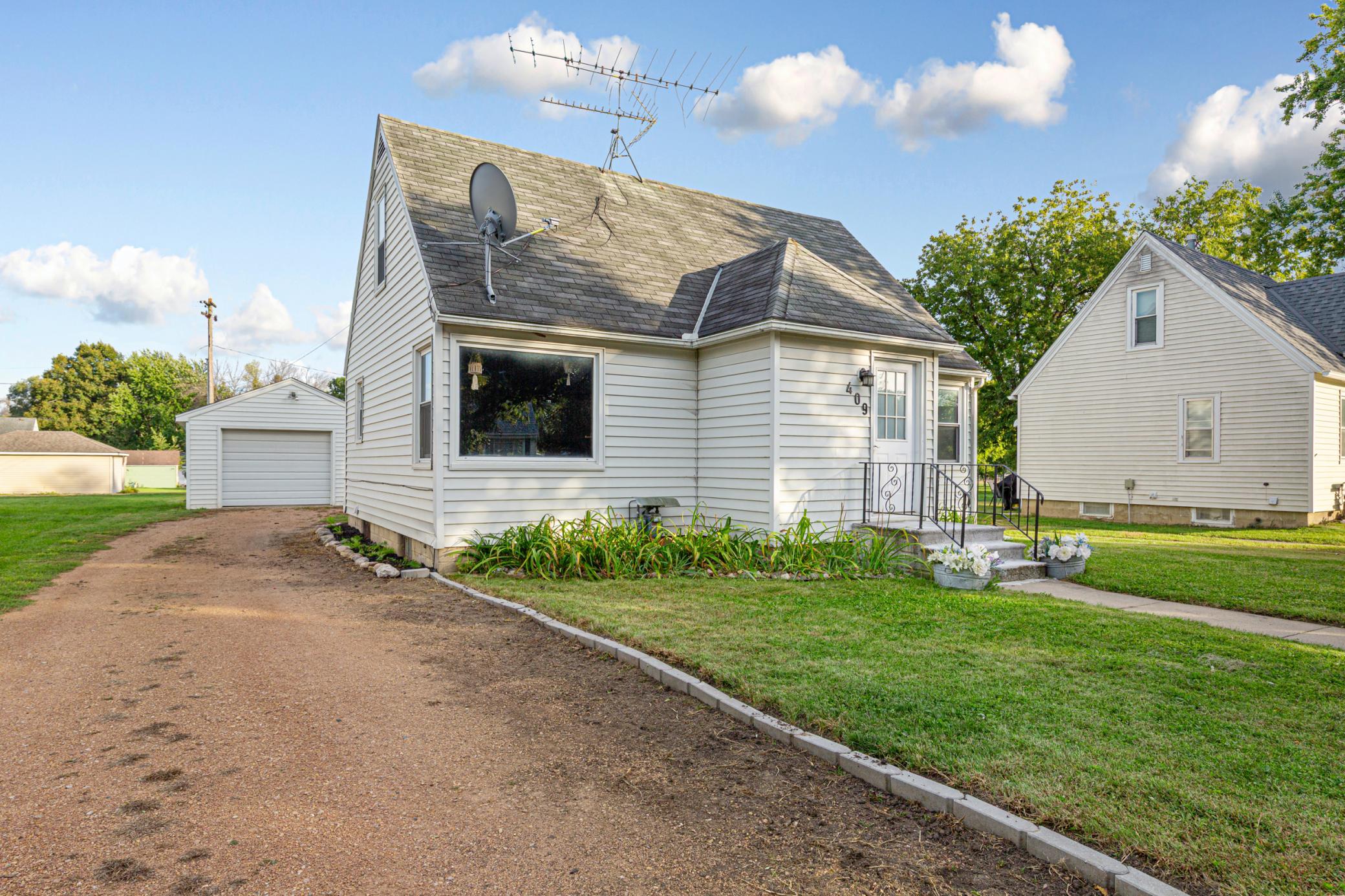 409 S 5th St, Le Sueur, MN 56058