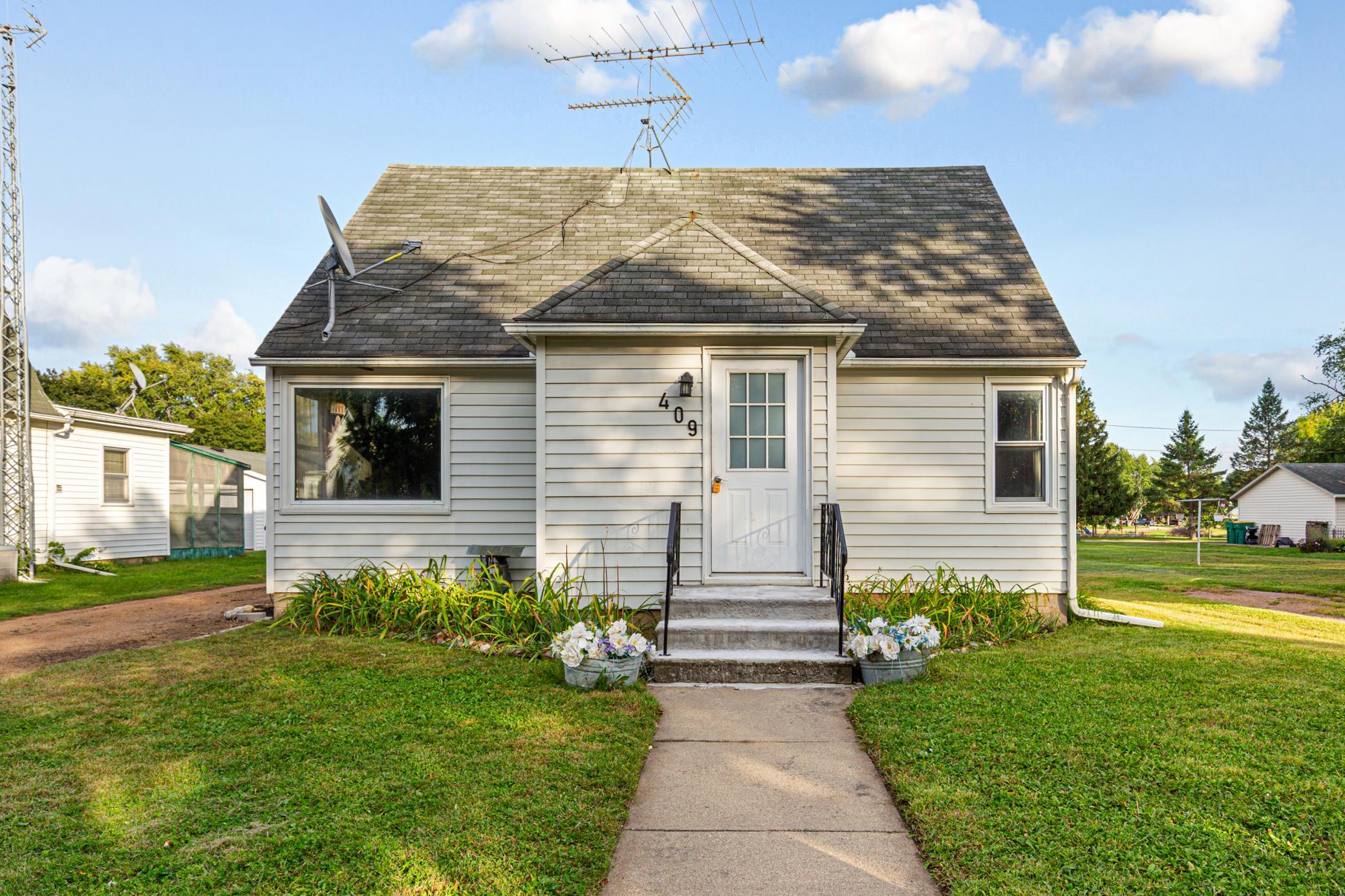 409 S 5th St, Le Sueur, MN 56058