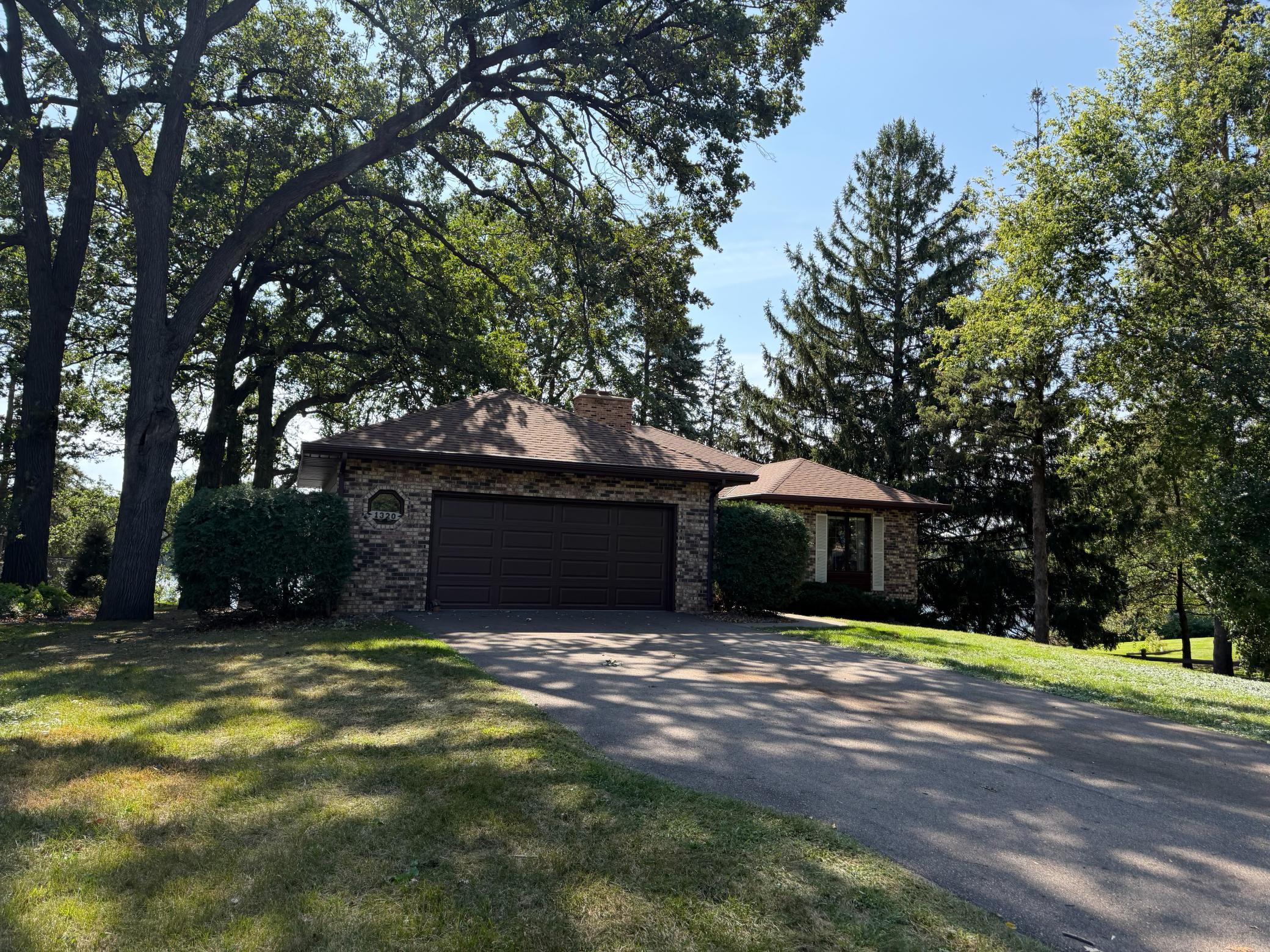 1320 Spring Valley Rd, Golden Valley, MN 55422