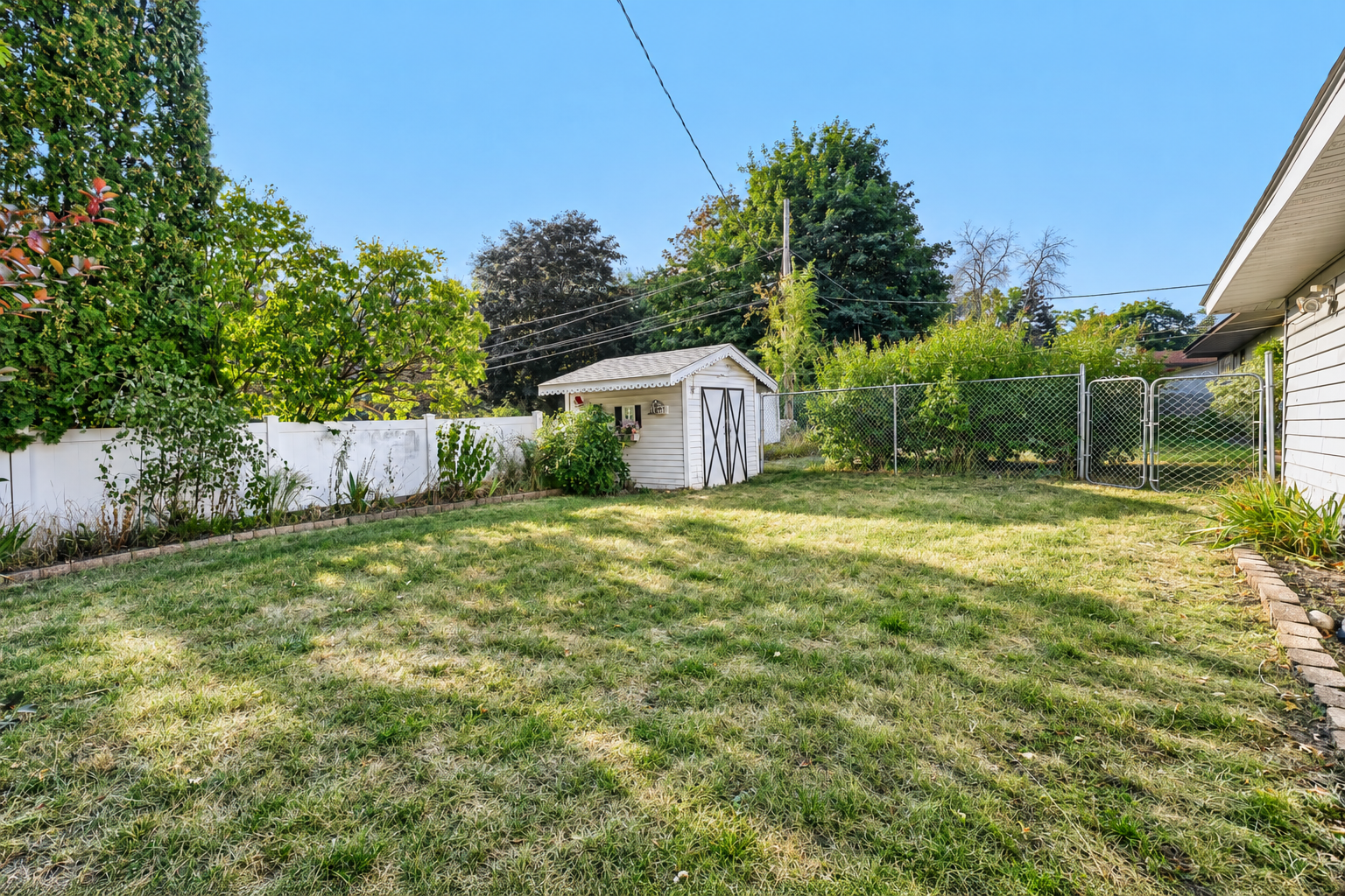 2244 Mcmenemy St, Maplewood, MN 55117