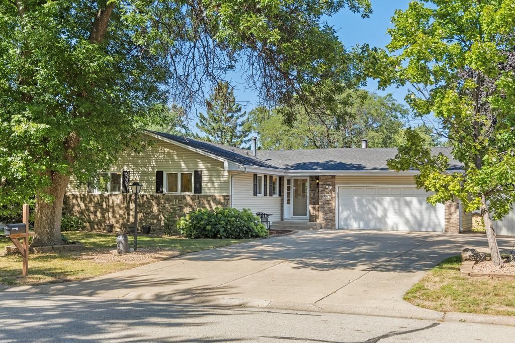 9920 36th Pl N, Plymouth, MN 55441