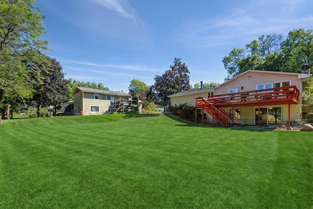 9920 36th Pl N, Plymouth, MN 55441