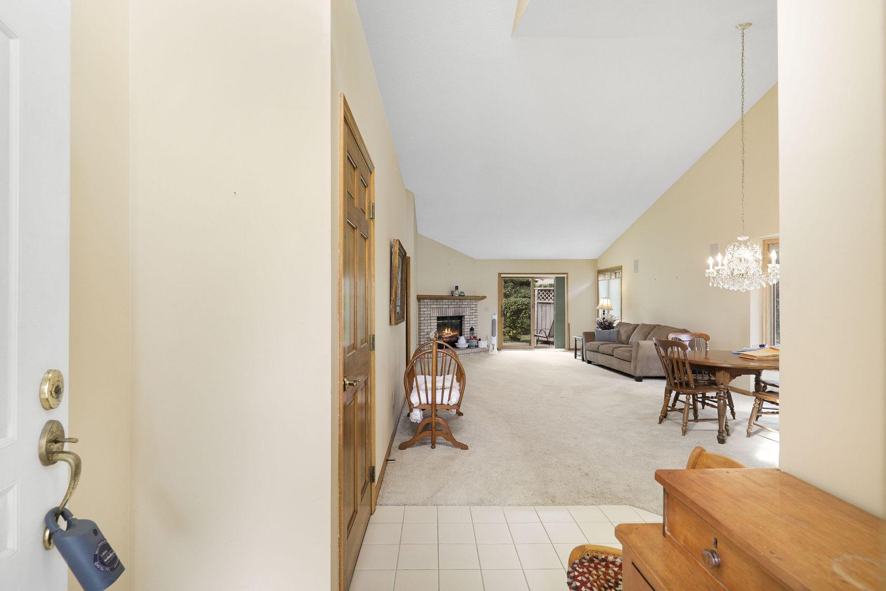 5611 Dunlap Ave N, Shoreview, MN 55126