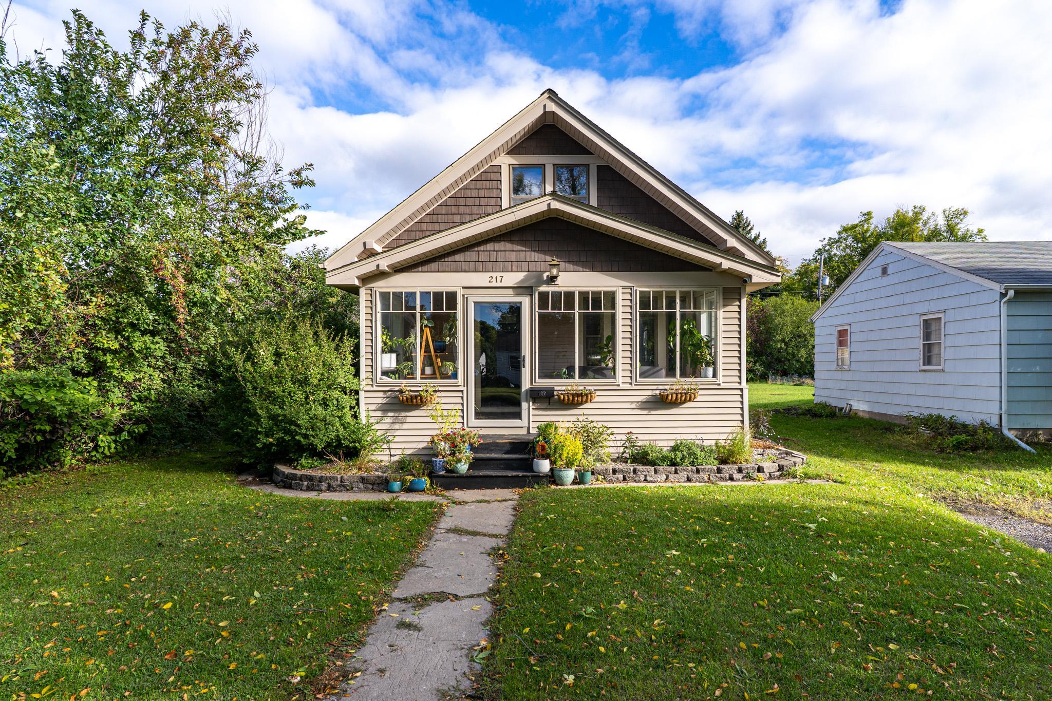 217 3rd Ave N, Crookston, MN 56716