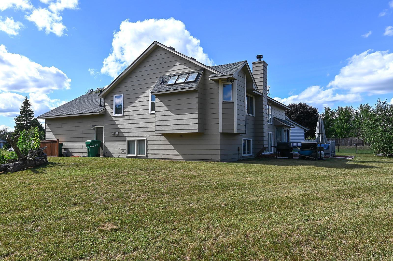 9216 Woodhall Bay N, Brooklyn Park, MN 55443
