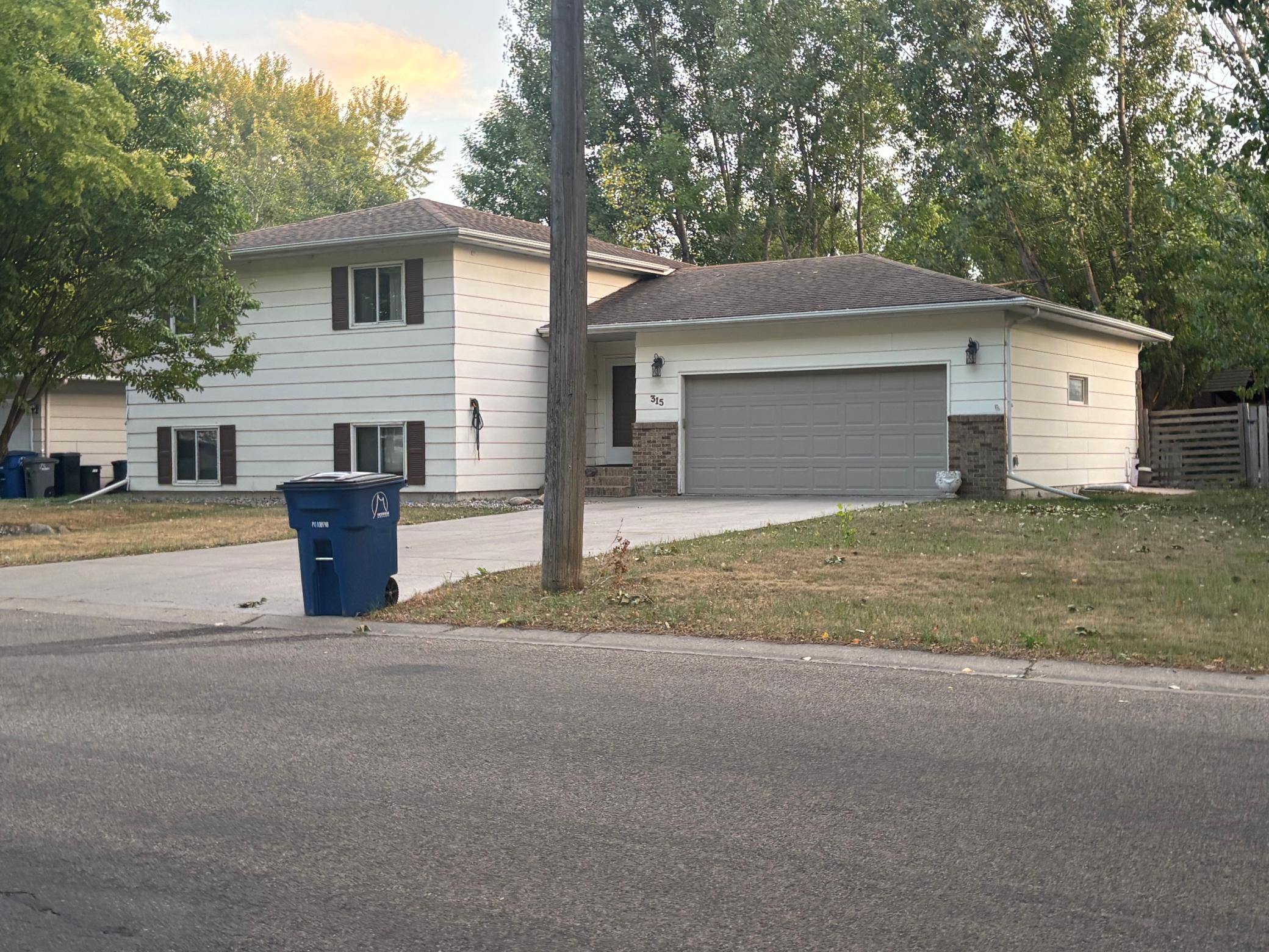 315 Brook Ave, Moorhead, MN 56560