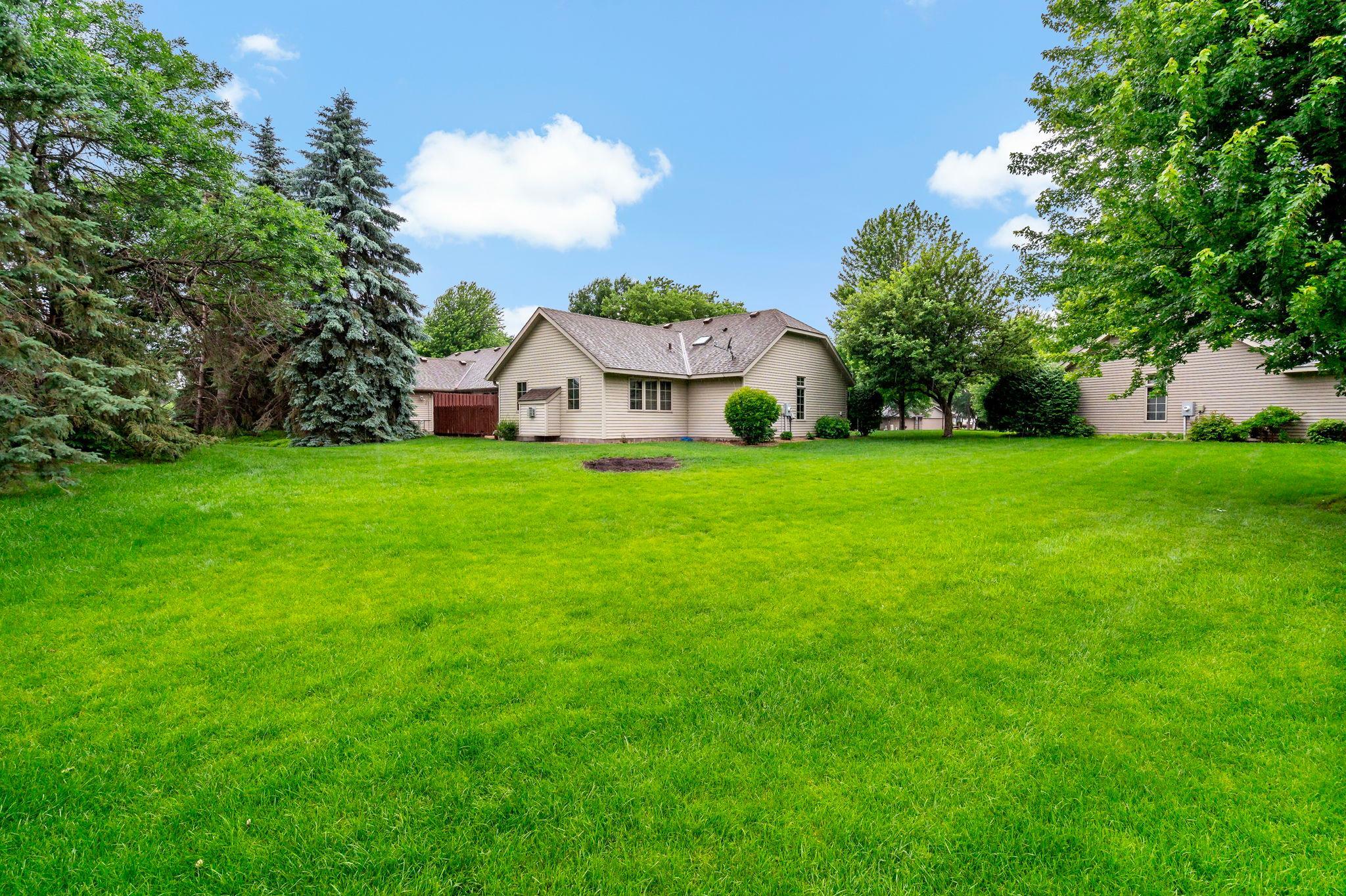 8541 Inverness Ln N, Brooklyn Park, MN 55443