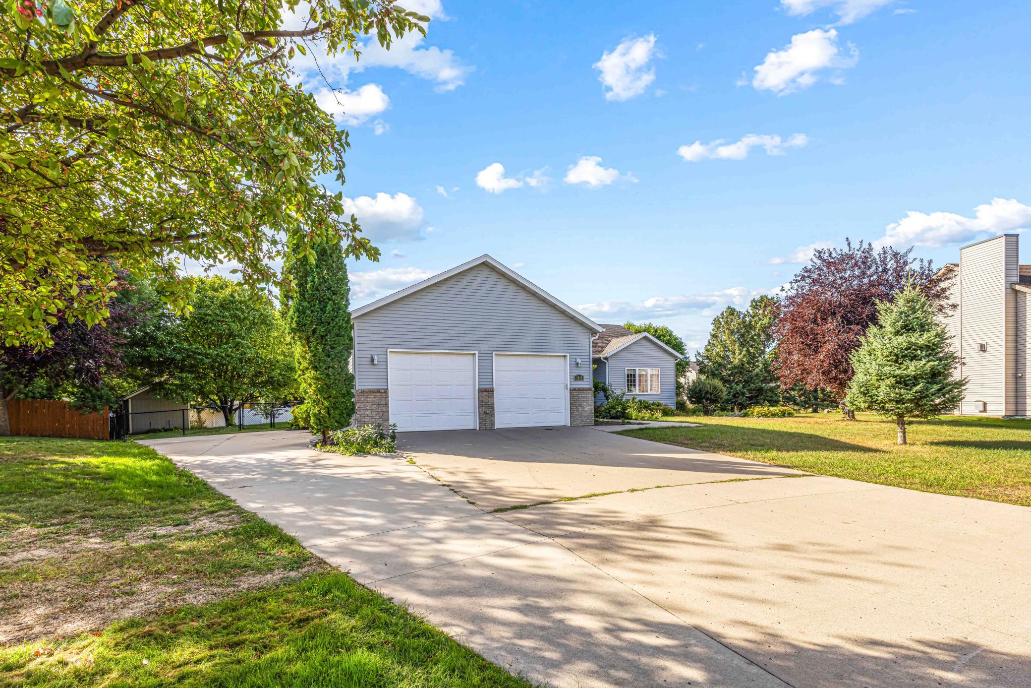 1928 33rd St S, Moorhead, MN 56560
