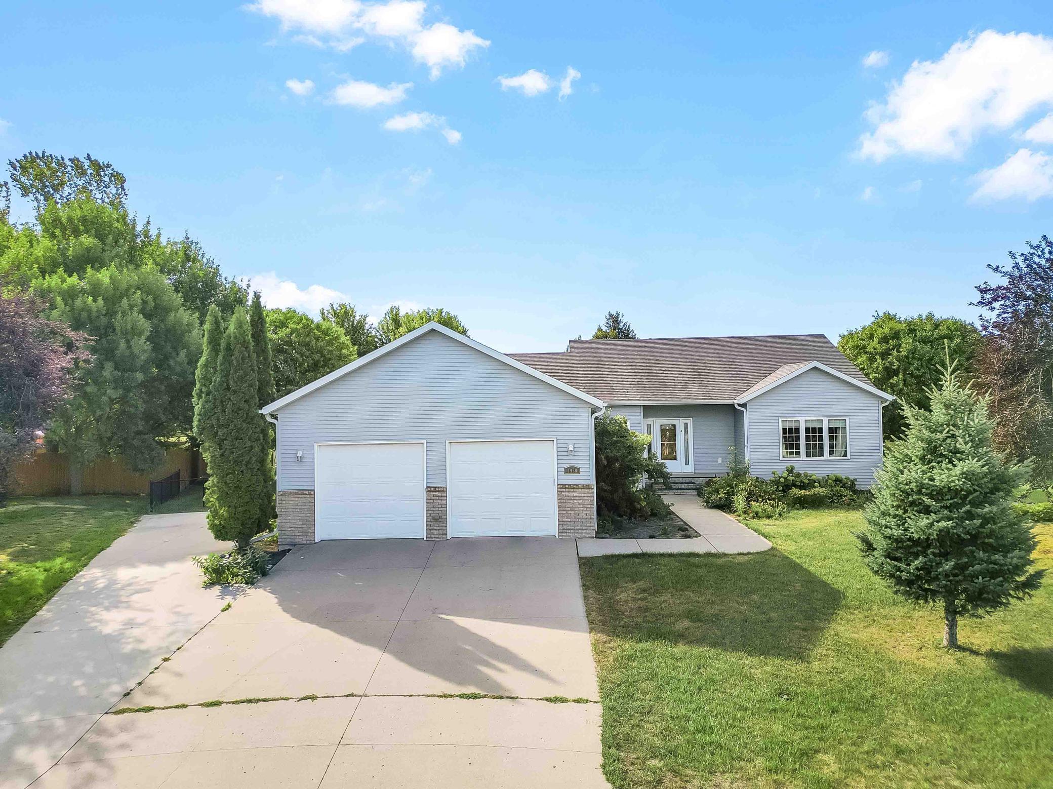 1928 33rd St S, Moorhead, MN 56560