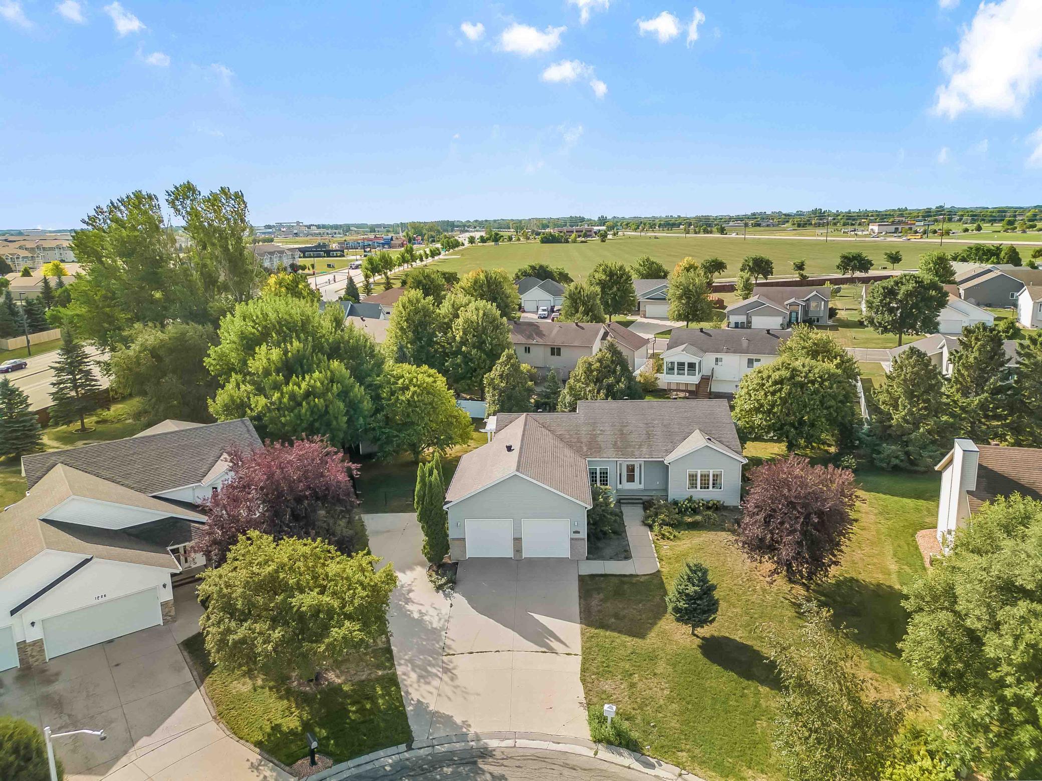 1928 33rd St S, Moorhead, MN 56560