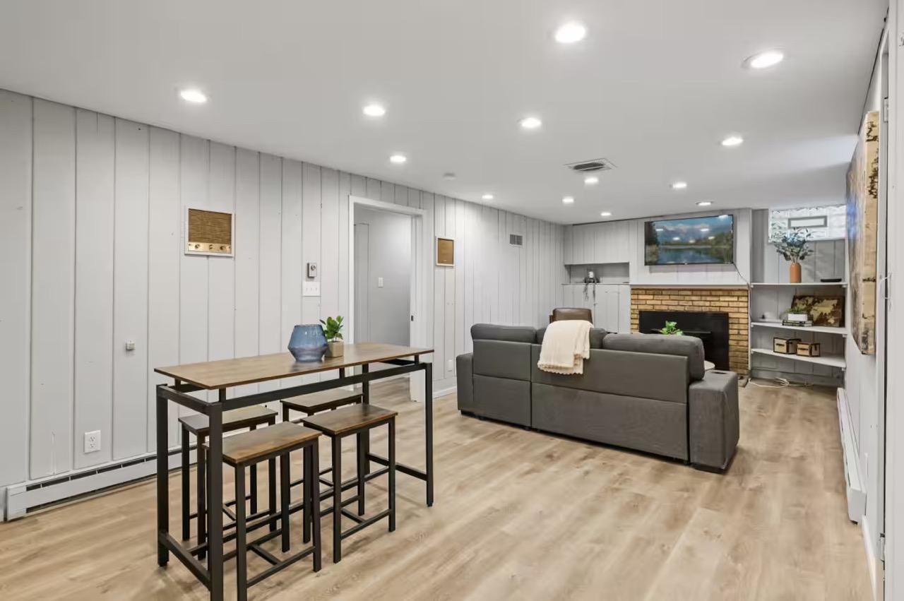 17323 Bay Cir, Minnetonka, MN 55391