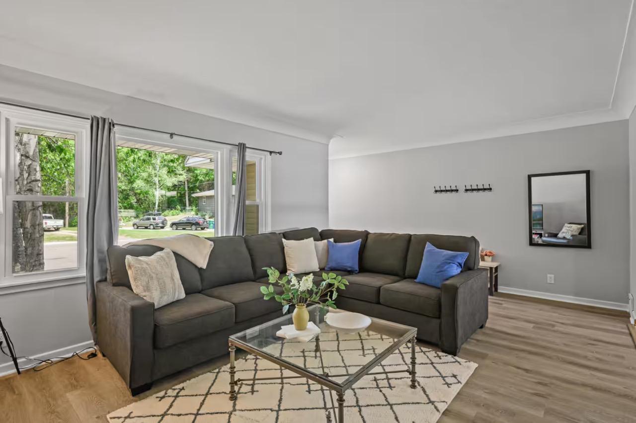17323 Bay Cir, Minnetonka, MN 55391